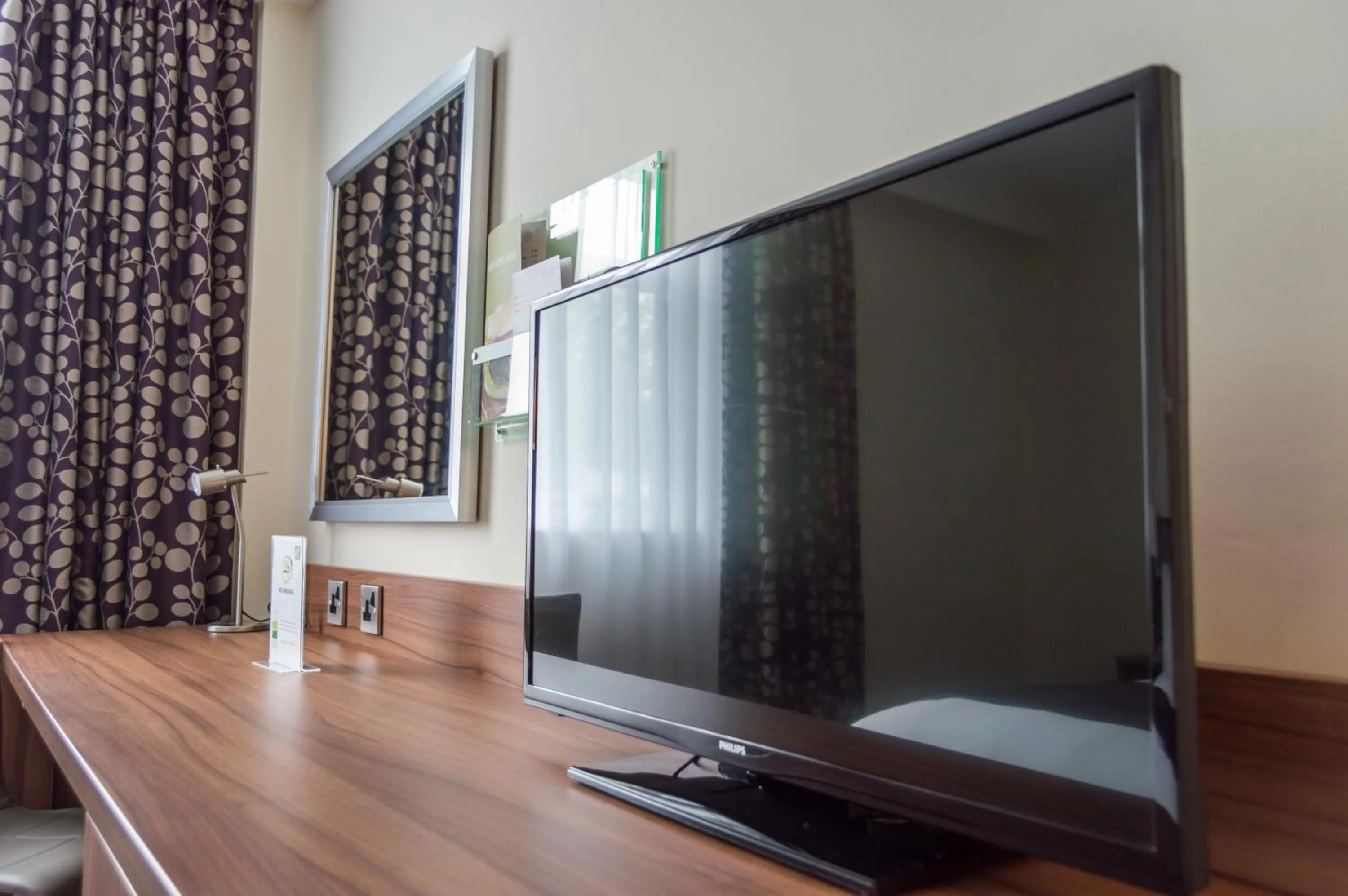 Bed in Holiday Inn Leeds Garforth by IHG