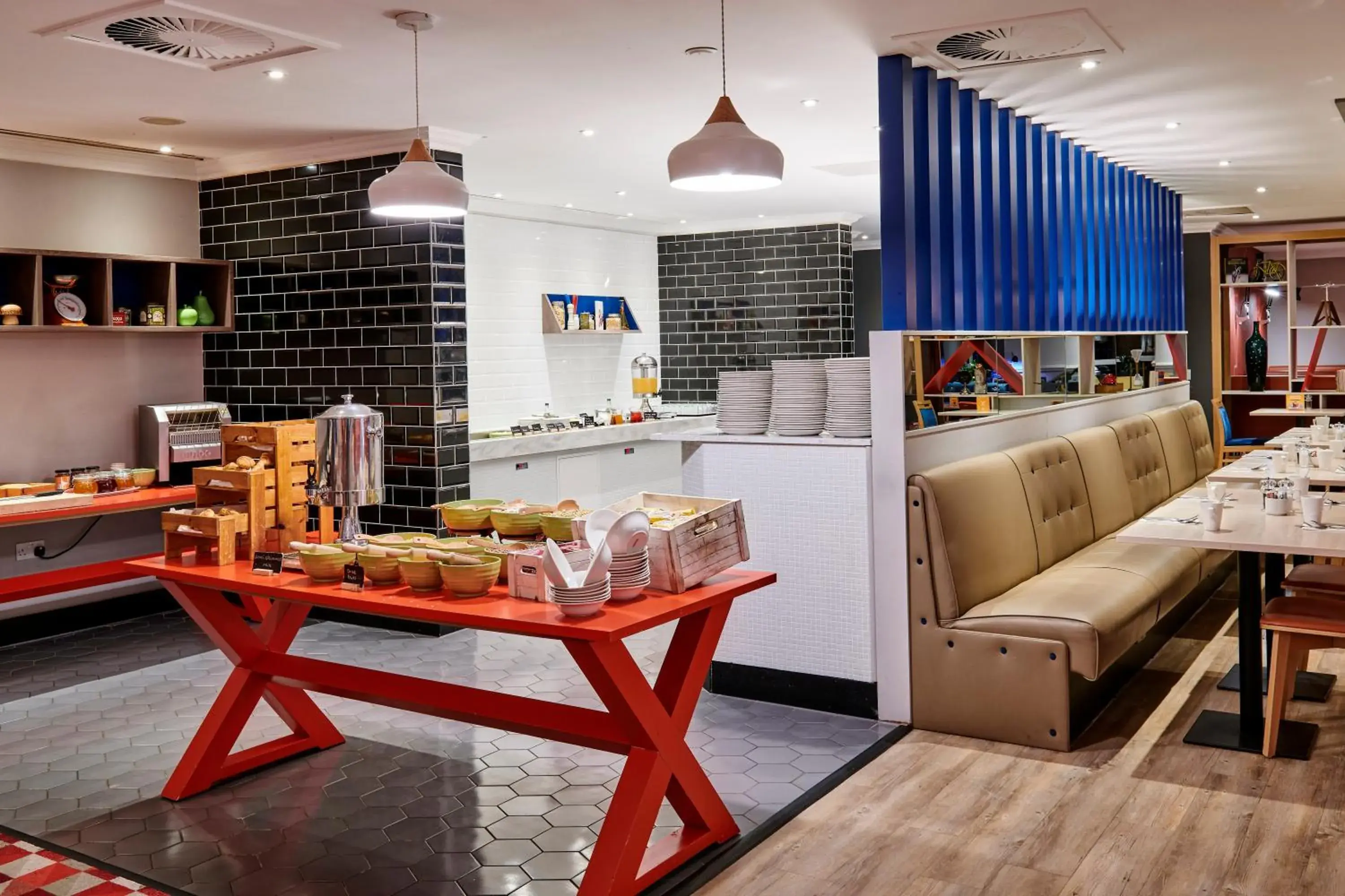 Restaurant/places to eat in Holiday Inn Leeds Garforth by IHG Restaurant/places to eat in Holiday Inn Leeds Garforth by IHG