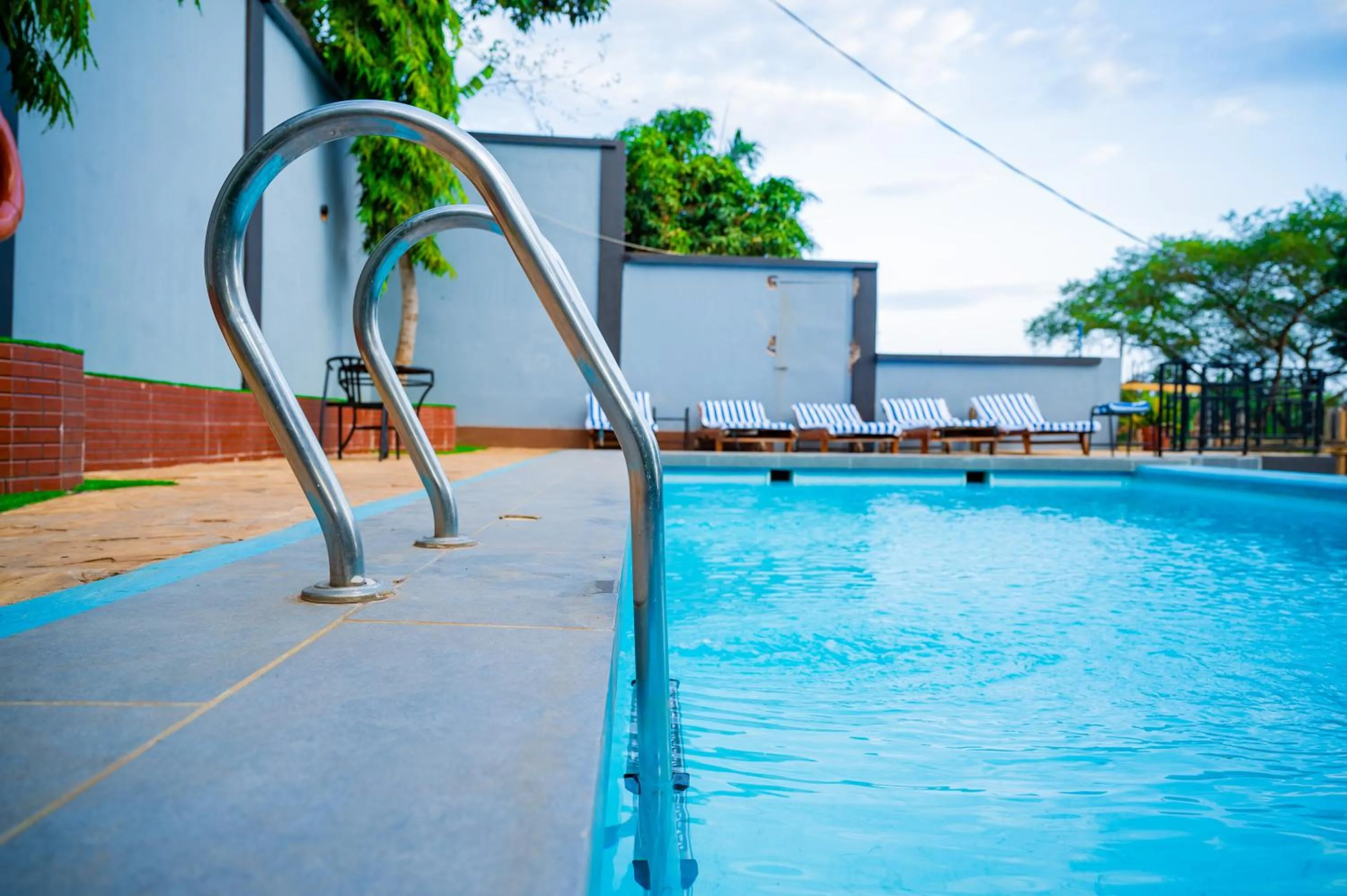 Swimming pool in Greenside Hotel
