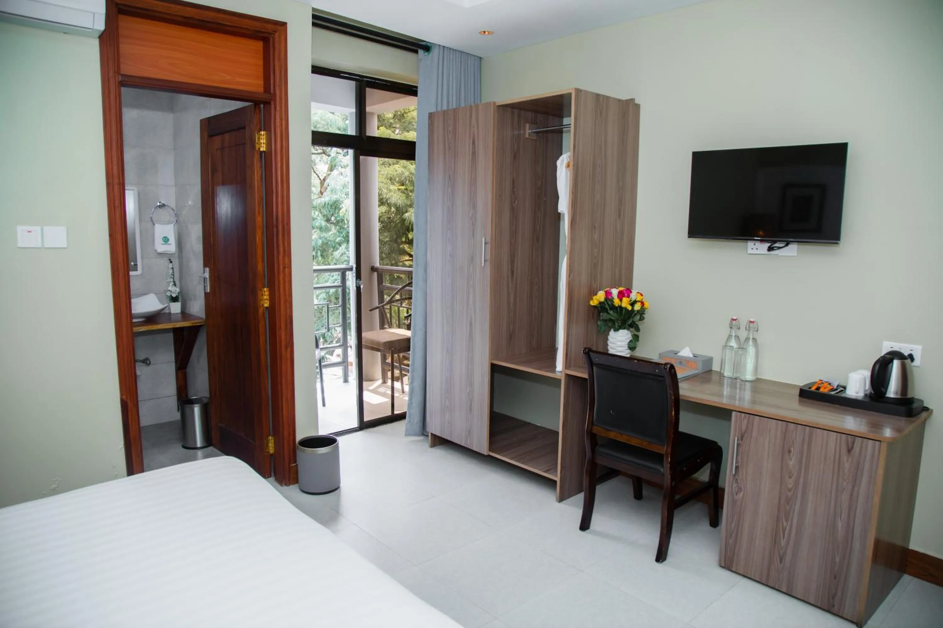 Bedroom, Bed in Greenside Hotel