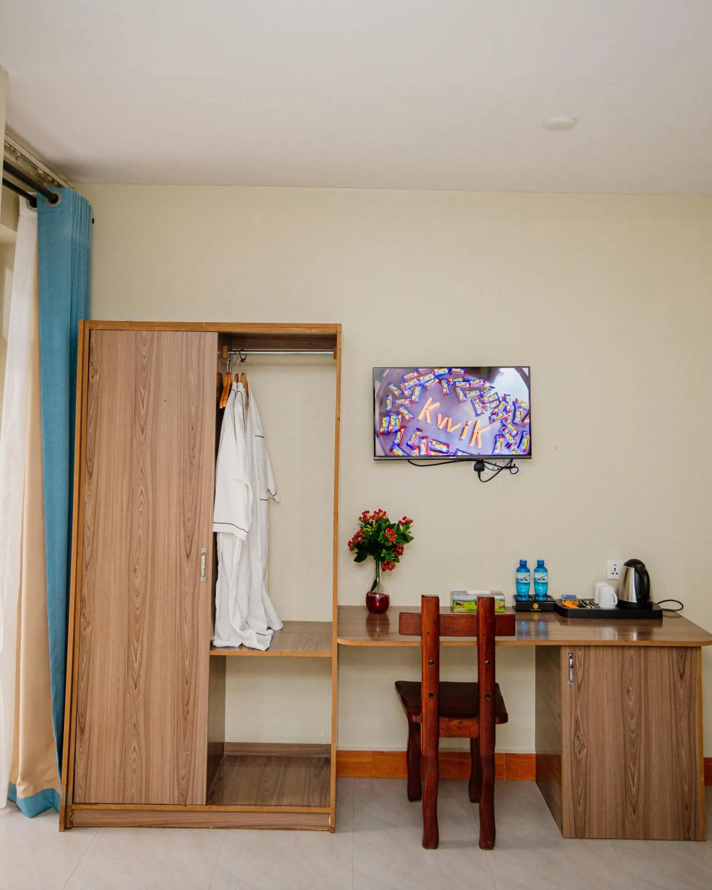 wardrobe in Greenside Hotel