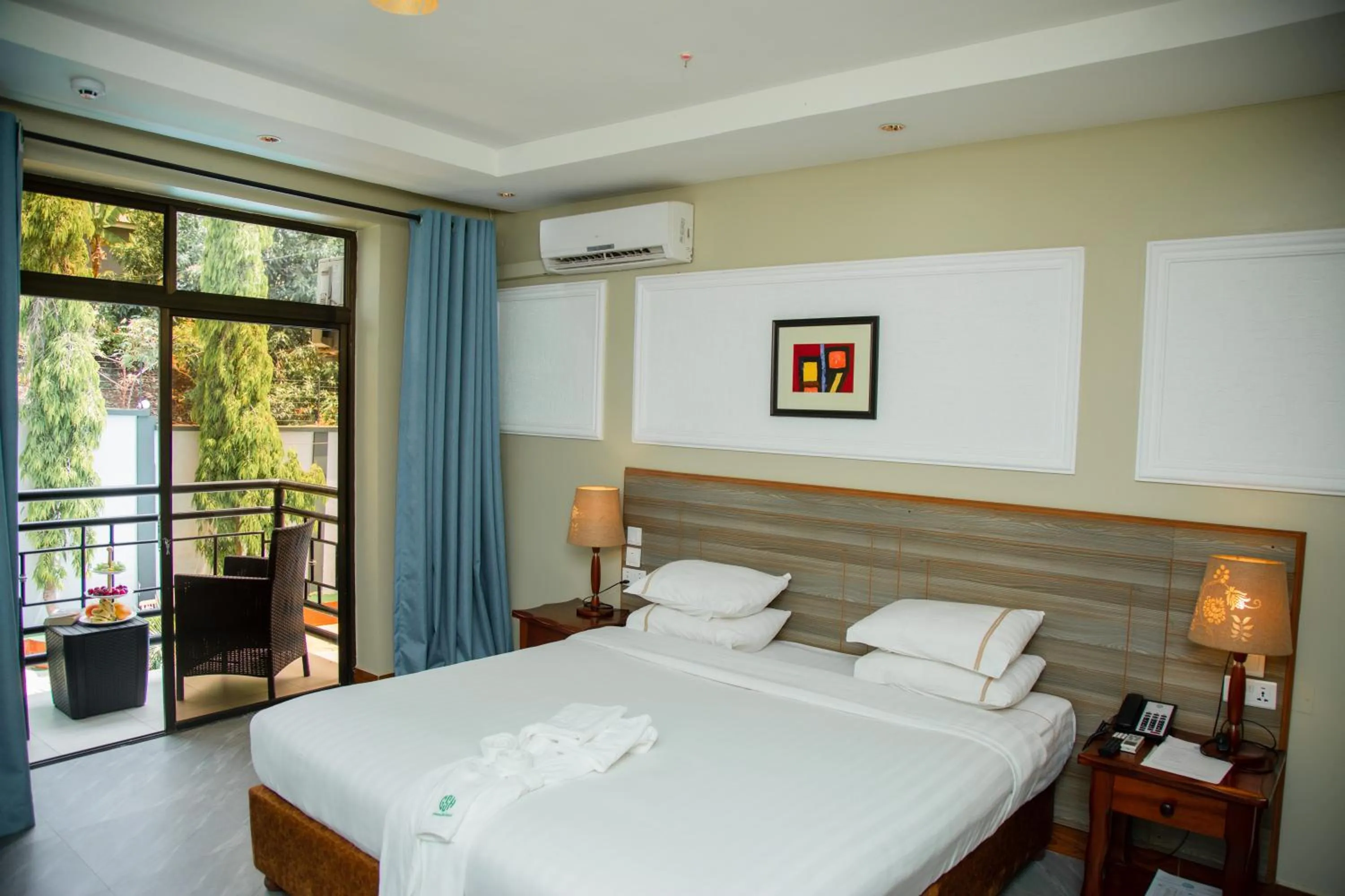 Bedroom, Bed in Greenside Hotel