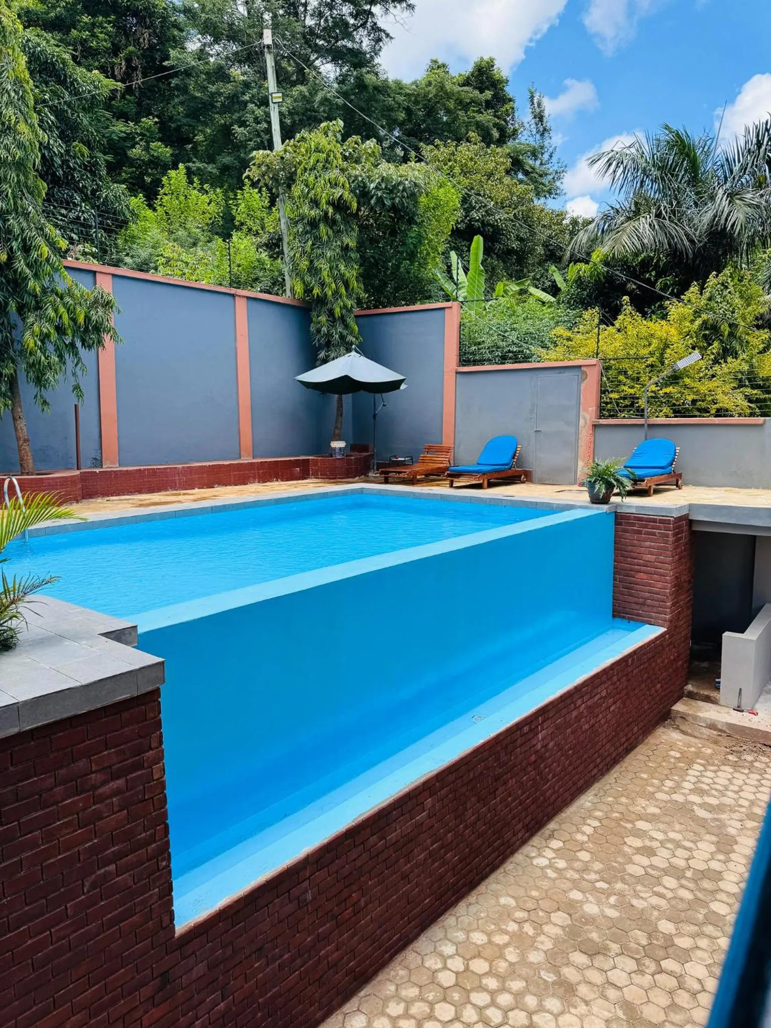 Swimming pool in Greenside Hotel