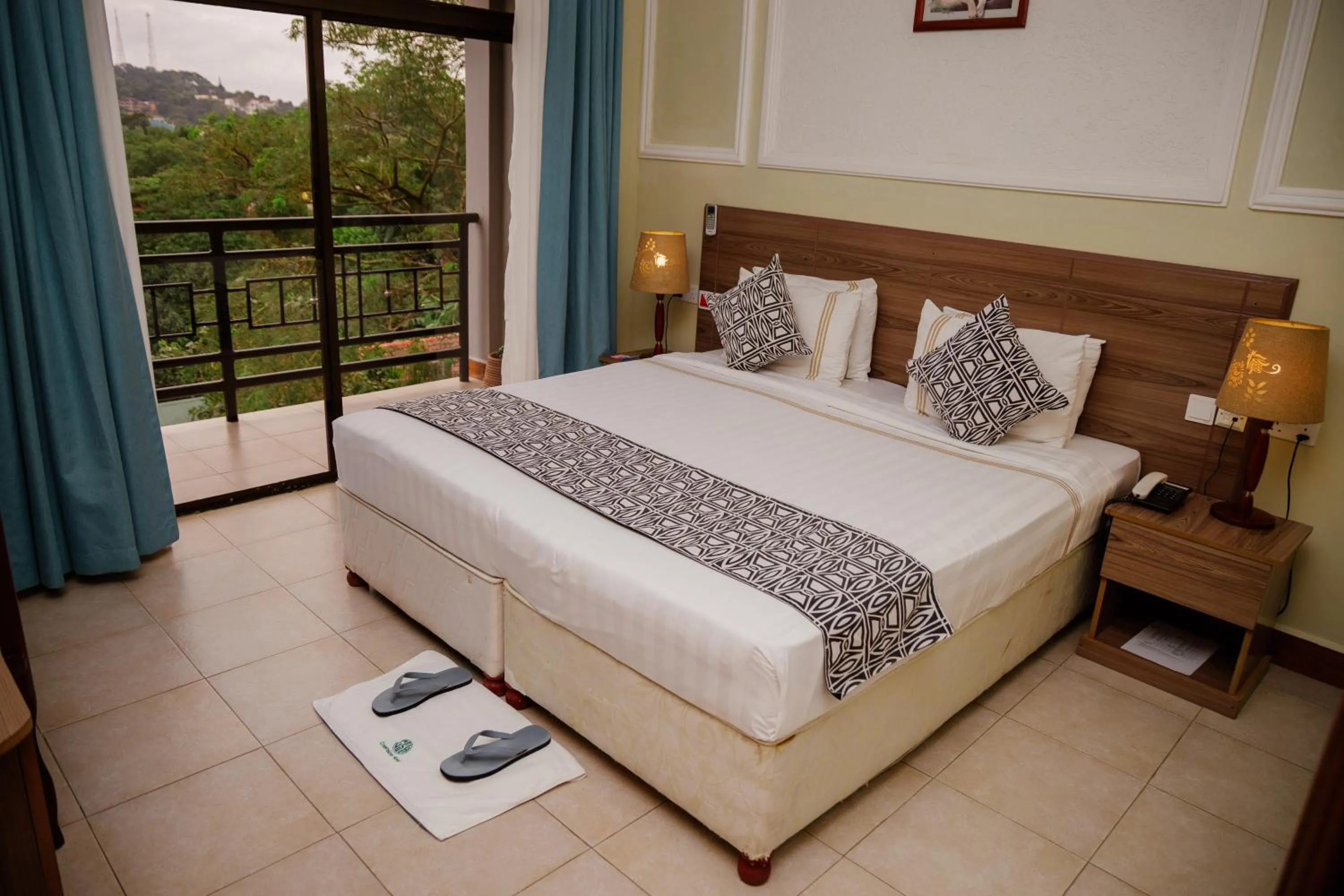 City view, Bed in Greenside Hotel