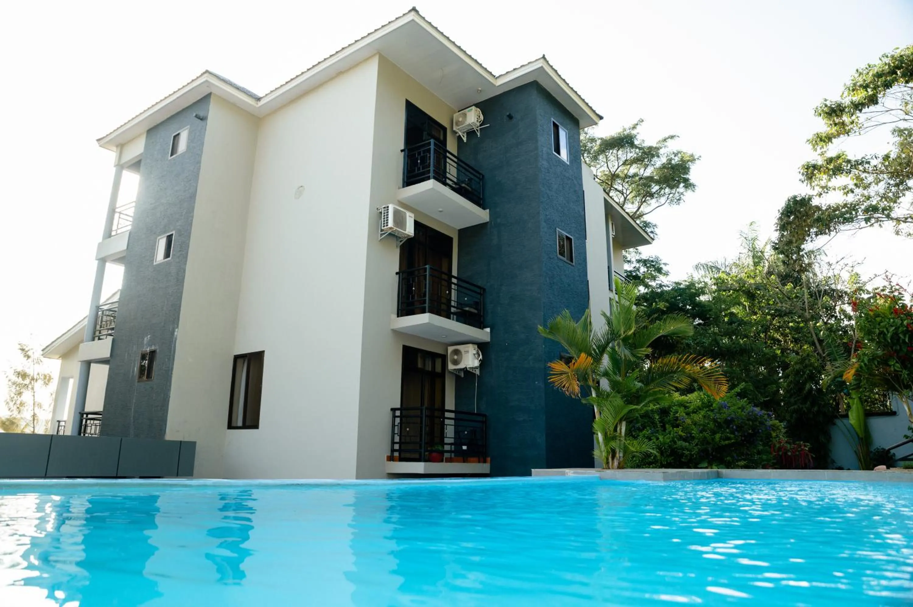 Swimming pool in Greenside Hotel