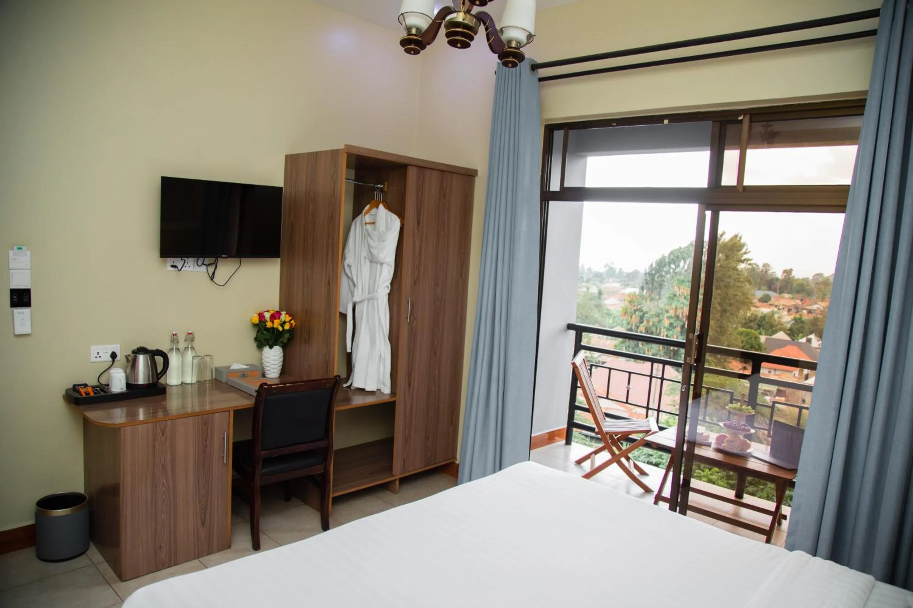 Balcony/Terrace, Bed in Greenside Hotel