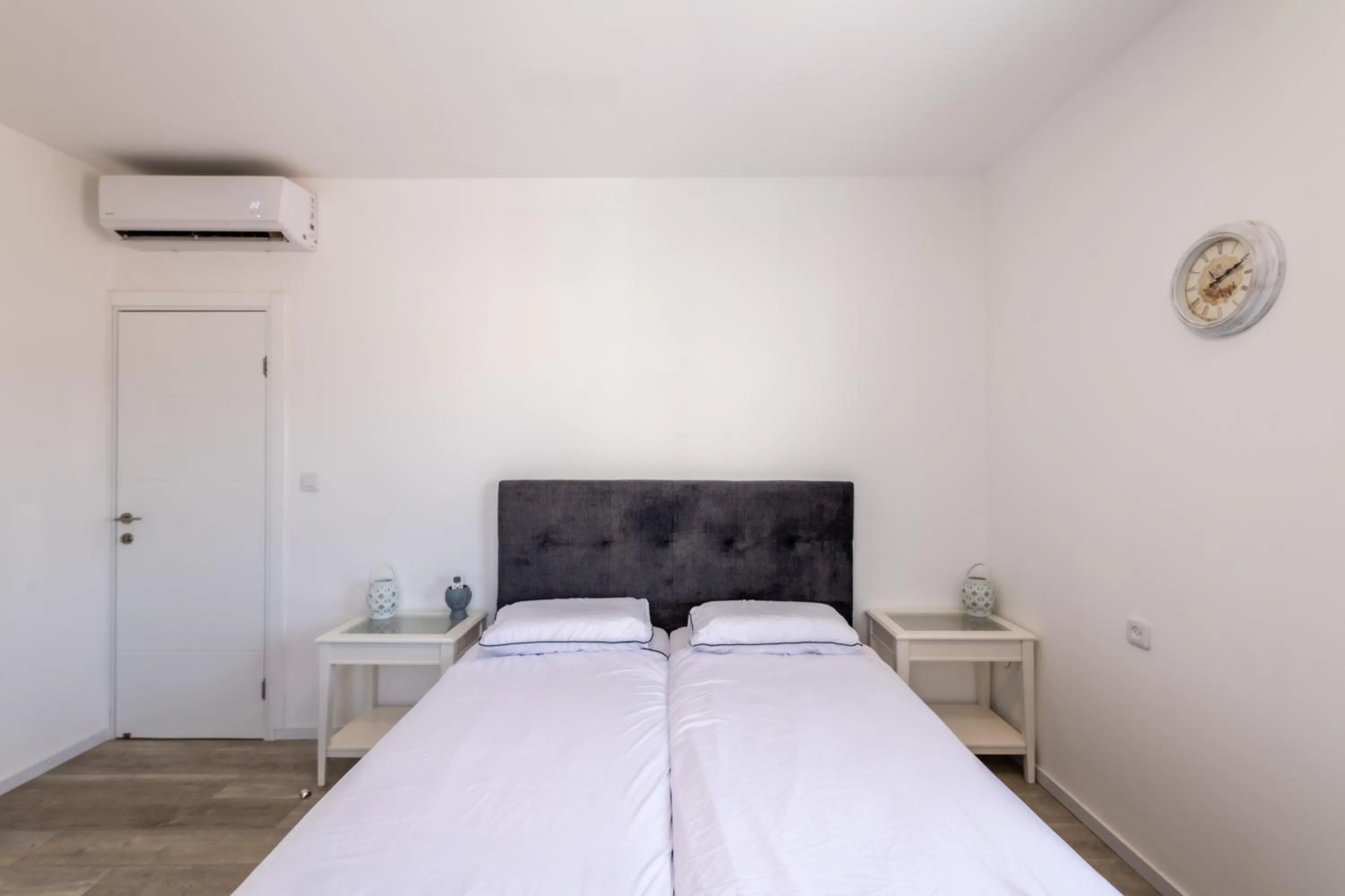 Bed in Desert and Sea-penthouse Full Sea view
