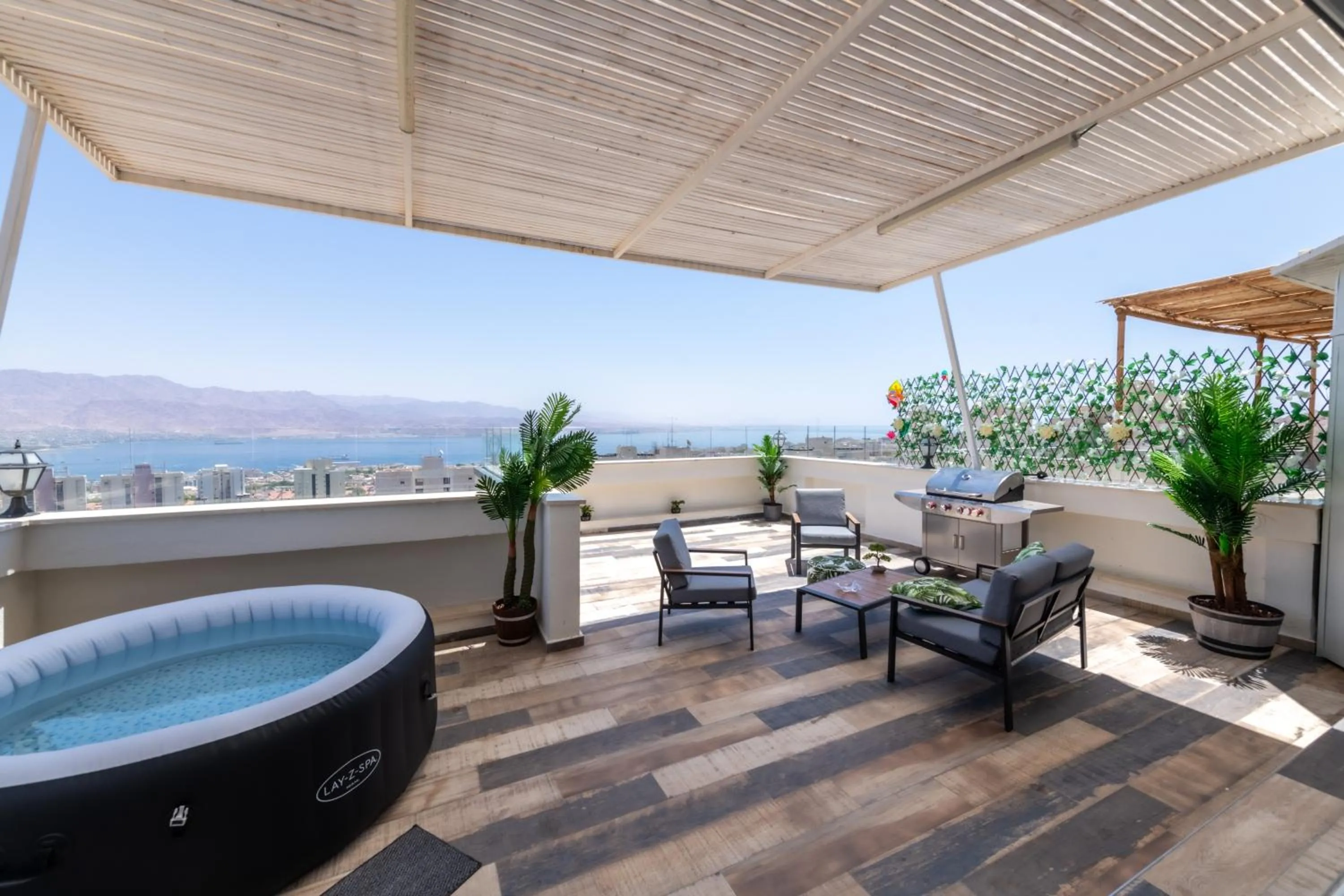 Desert and Sea-penthouse Full Sea view