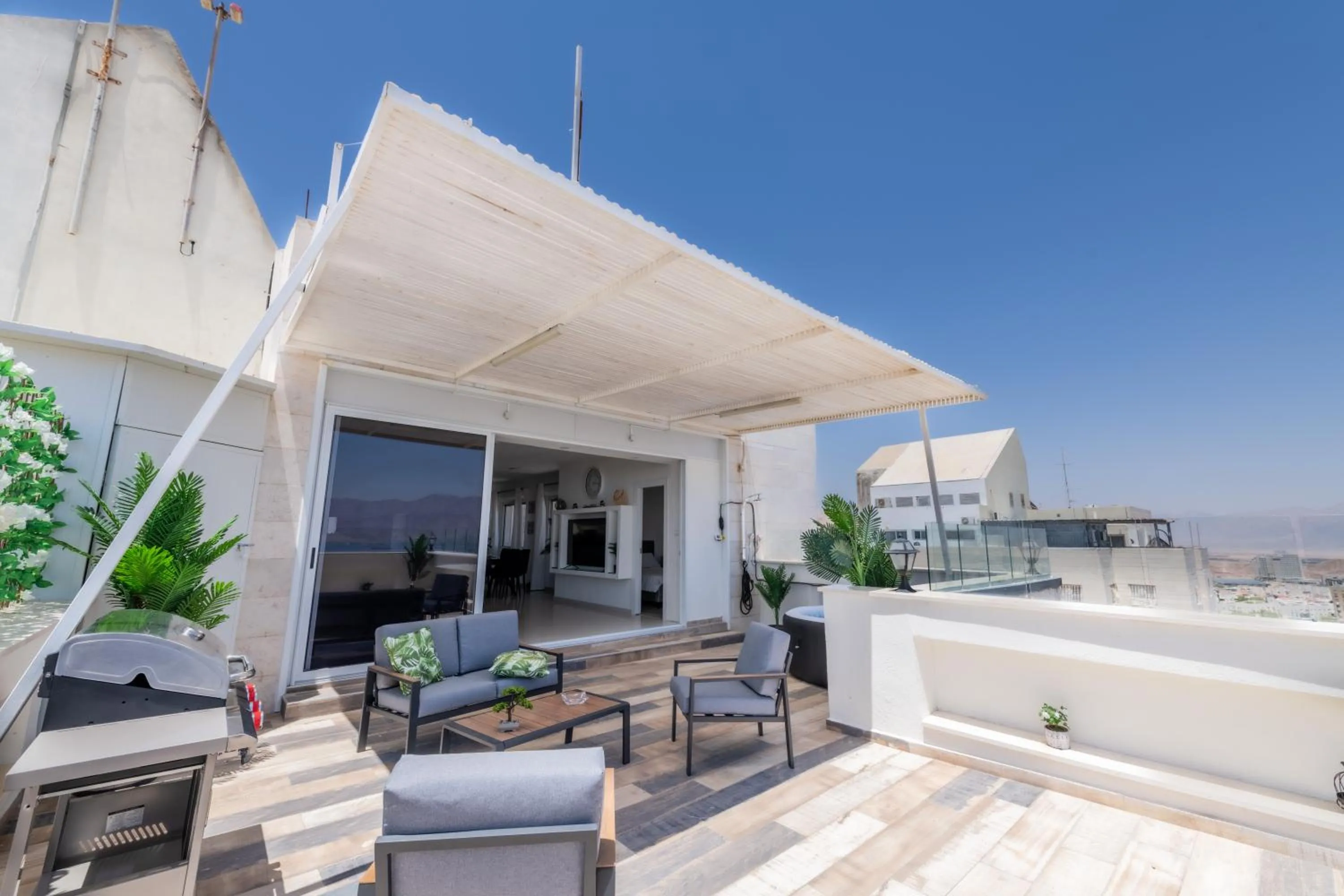 Desert and Sea-penthouse Full Sea view