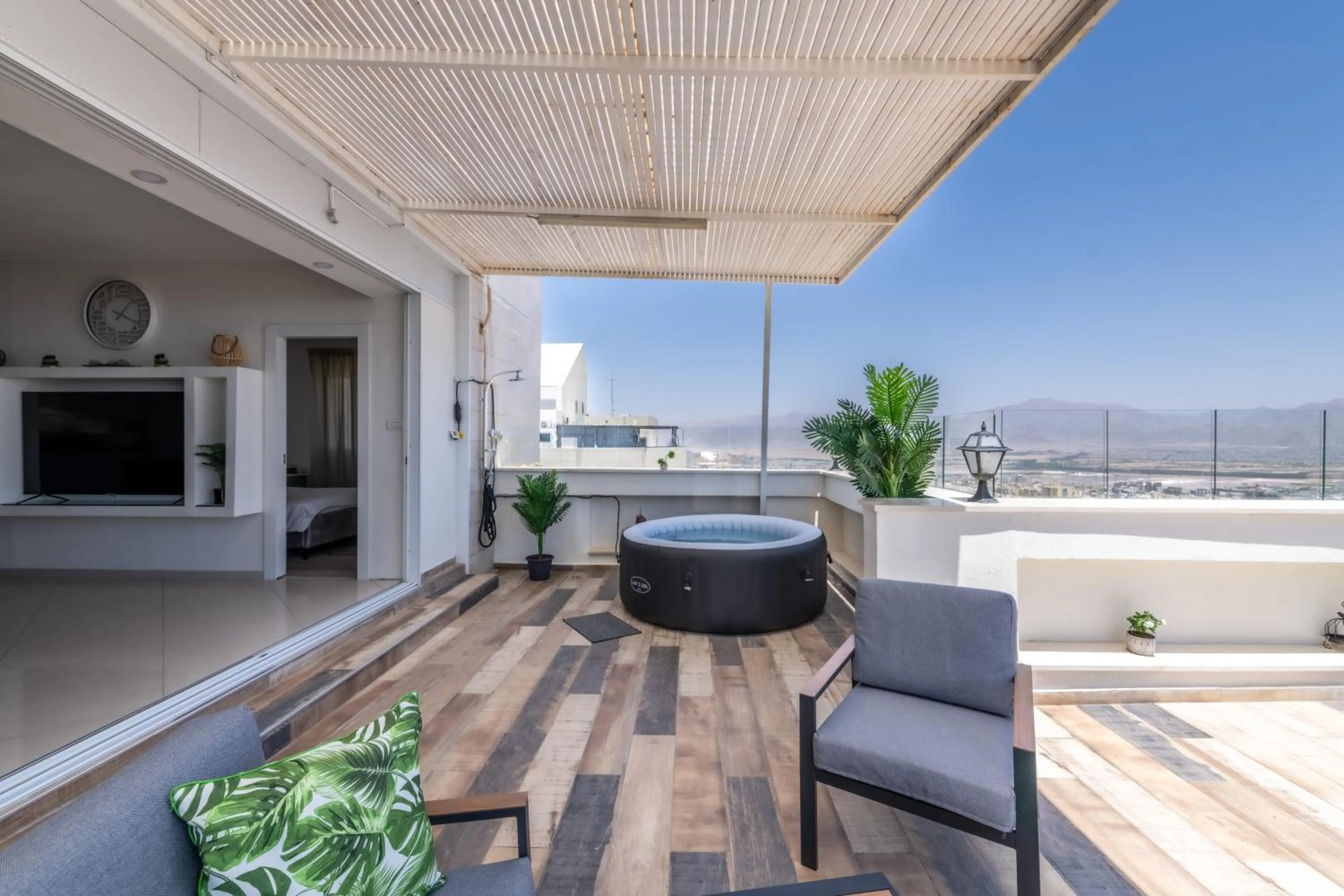 Desert and Sea-penthouse Full Sea view