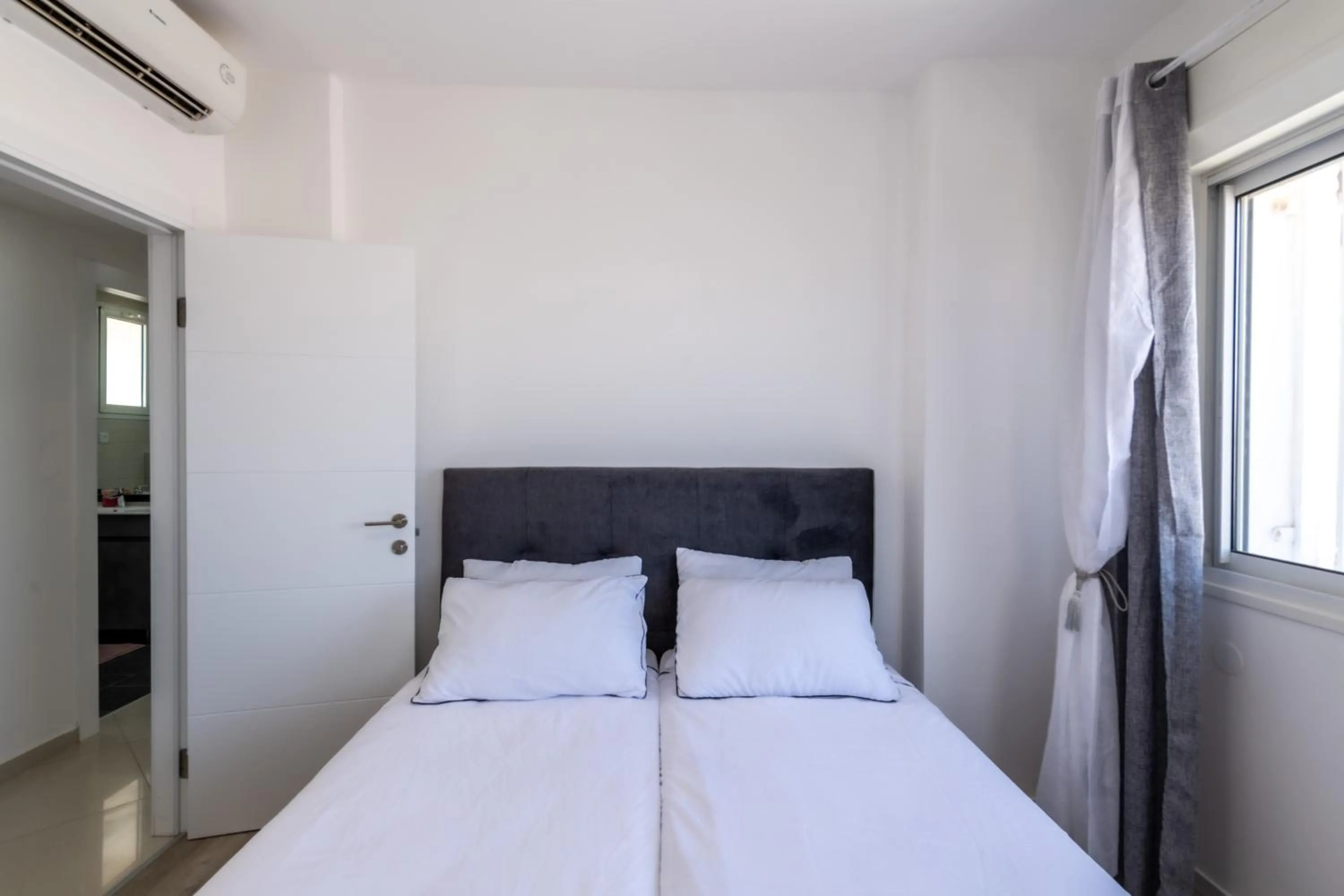 Bed in Desert and Sea-penthouse Full Sea view