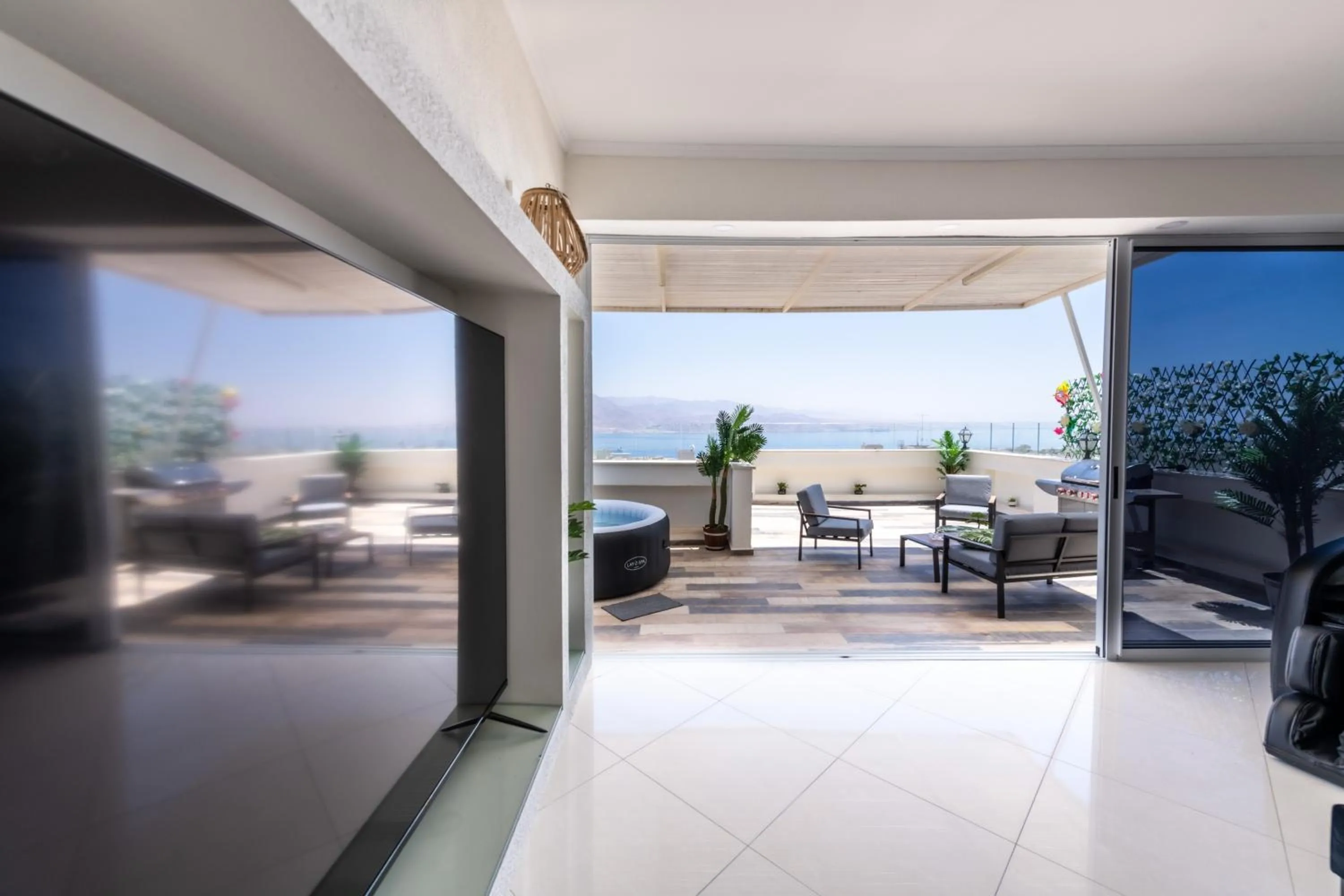 Desert and Sea-penthouse Full Sea view