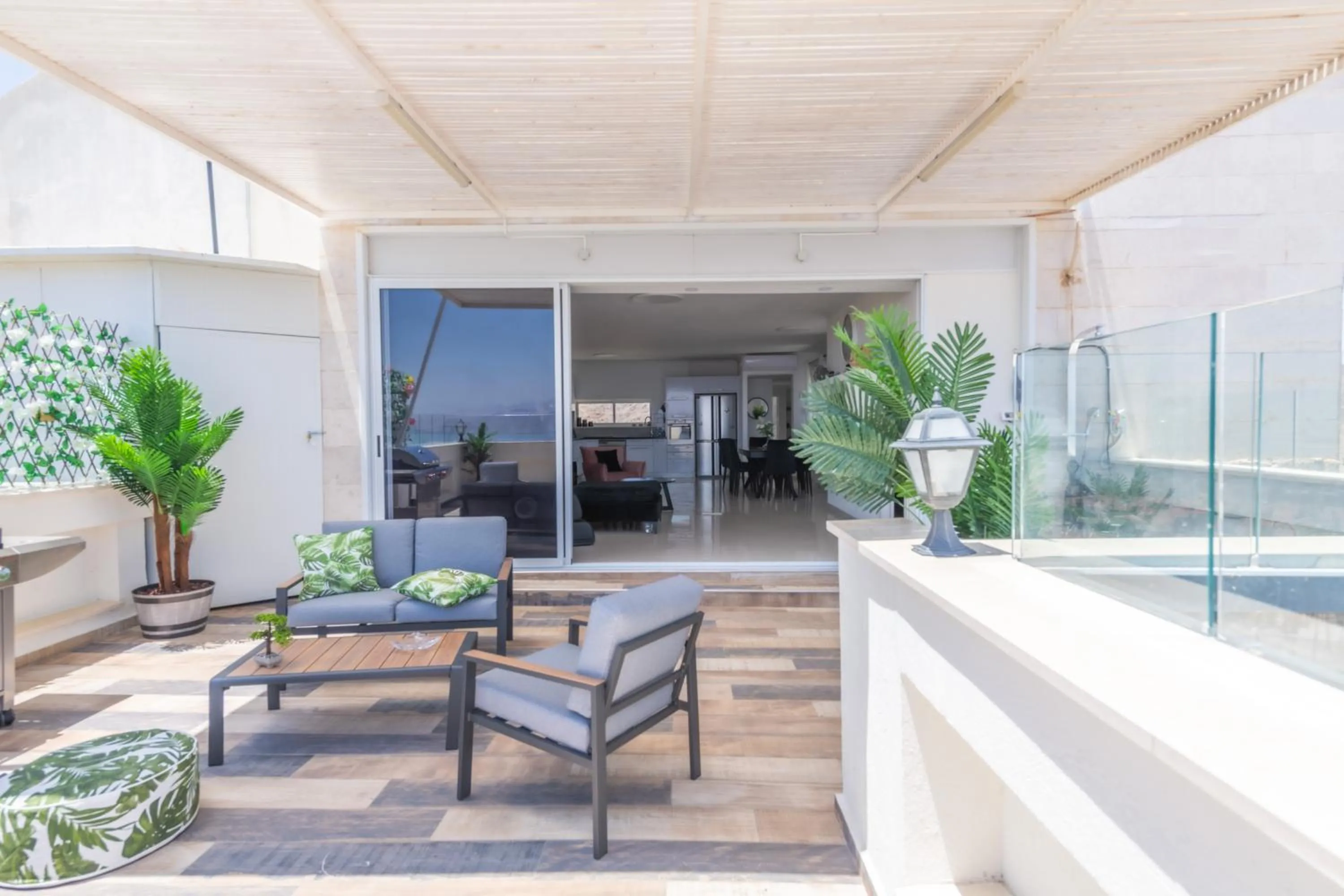 Desert and Sea-penthouse Full Sea view