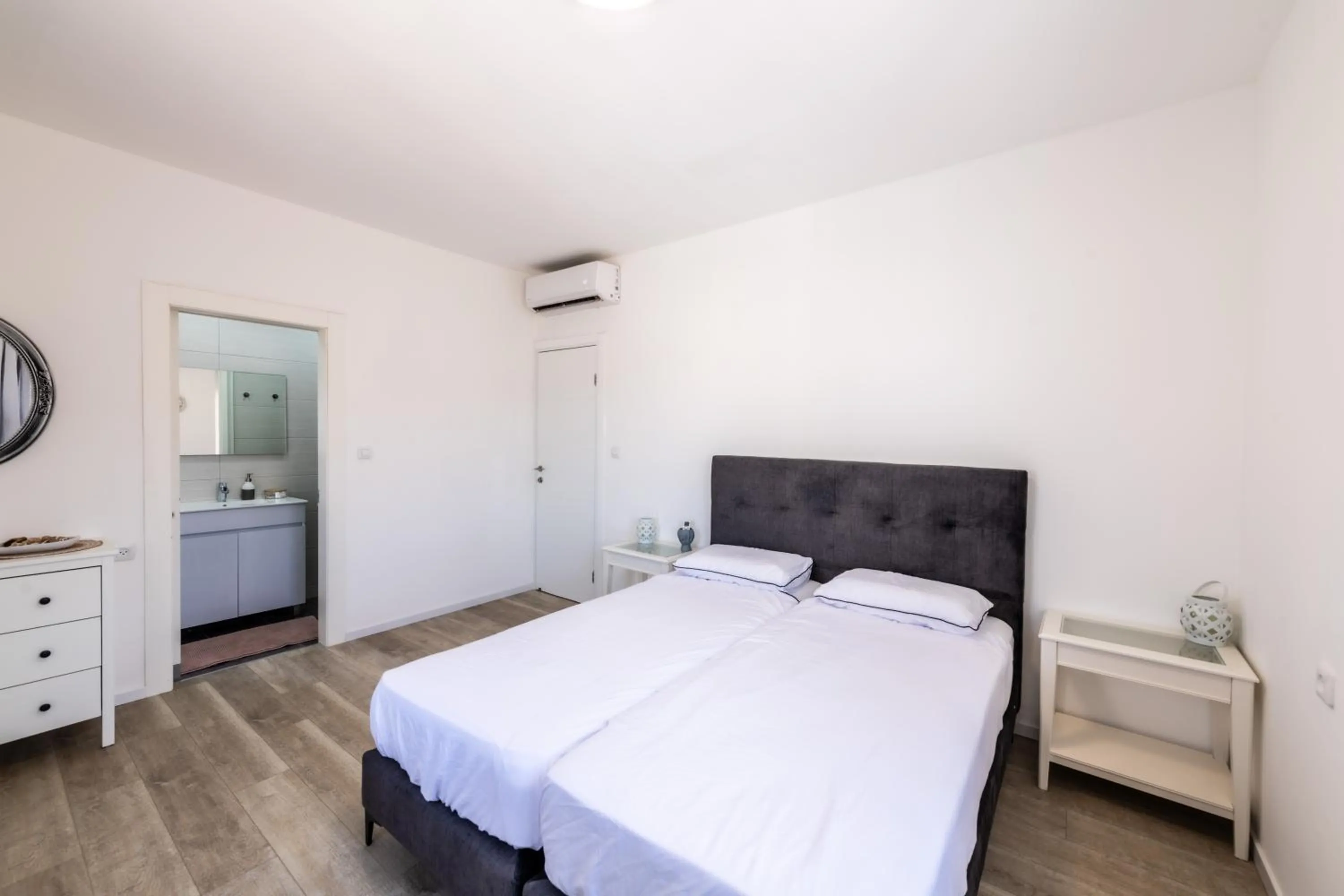 Bed in Desert and Sea-penthouse Full Sea view