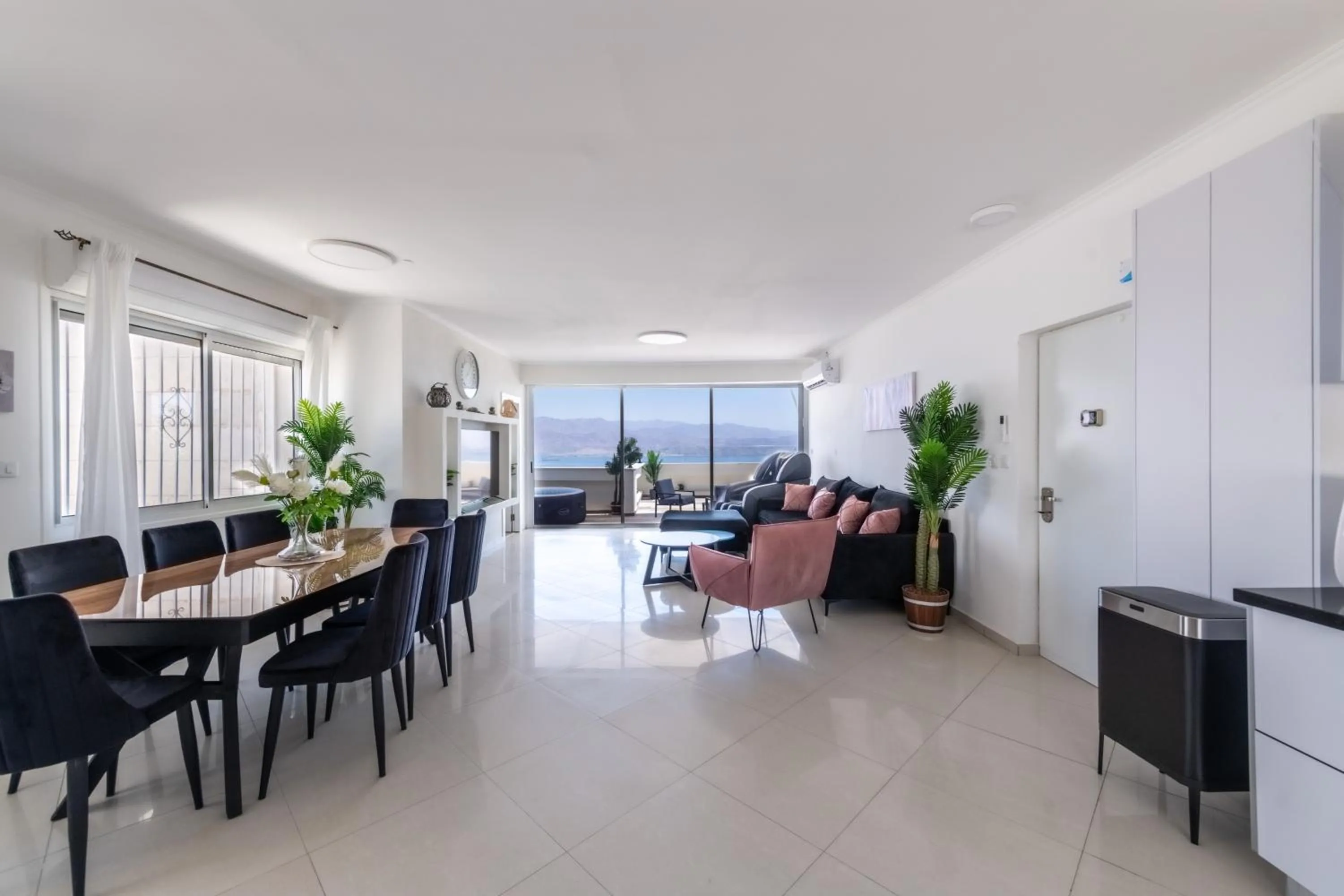 Desert and Sea-penthouse Full Sea view