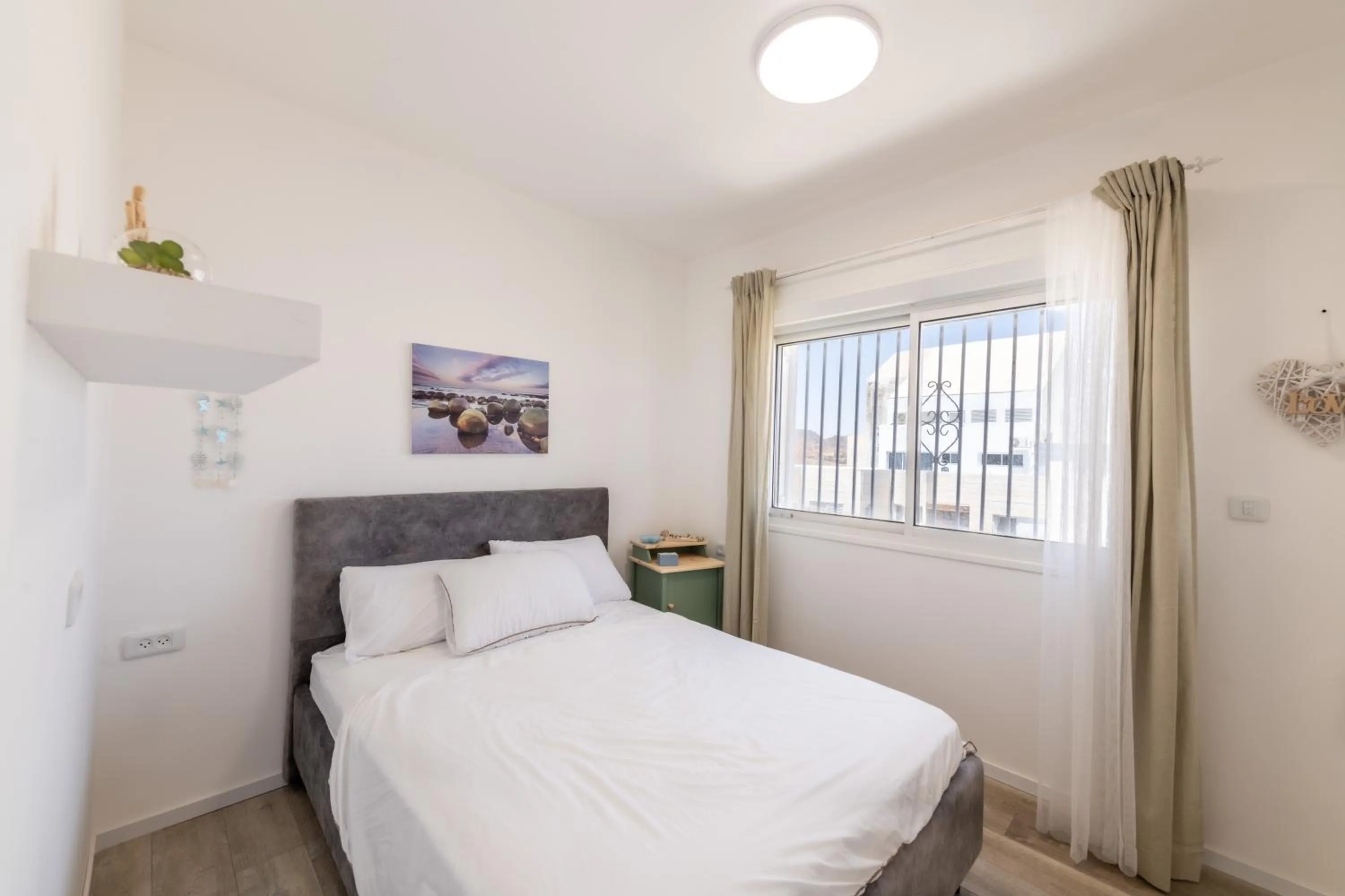 Bed in Desert and Sea-penthouse Full Sea view