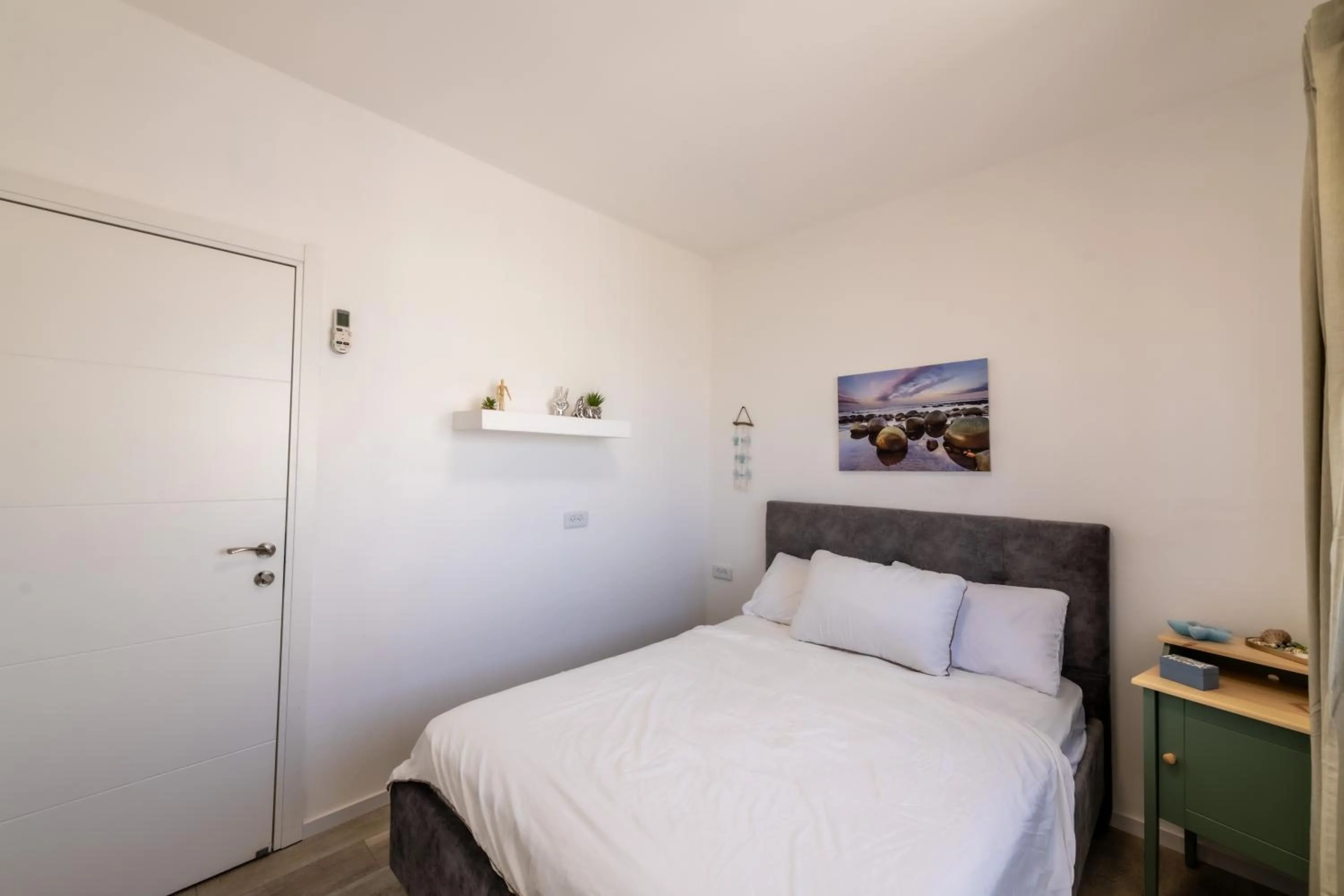 Bed in Desert and Sea-penthouse Full Sea view