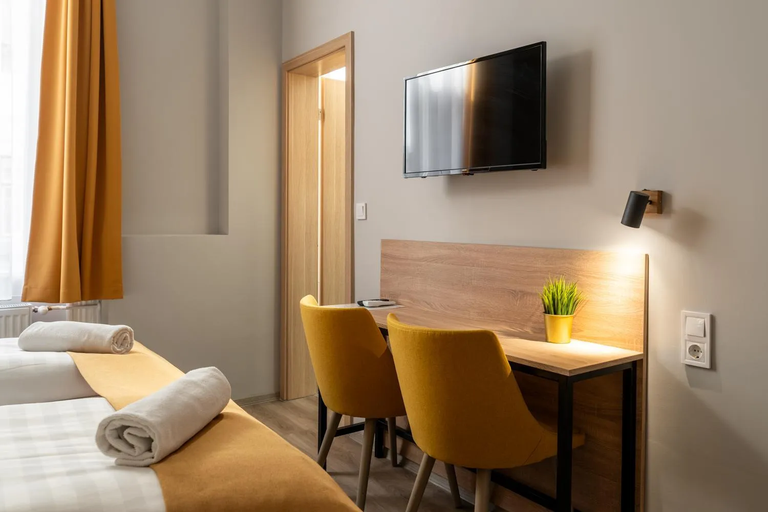 Bedroom, Bed in Full Moon Budapest