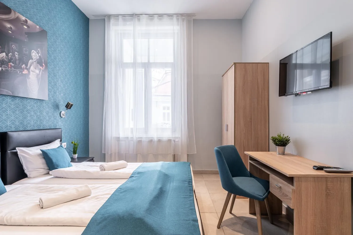 Bedroom, Bed in Full Moon Budapest