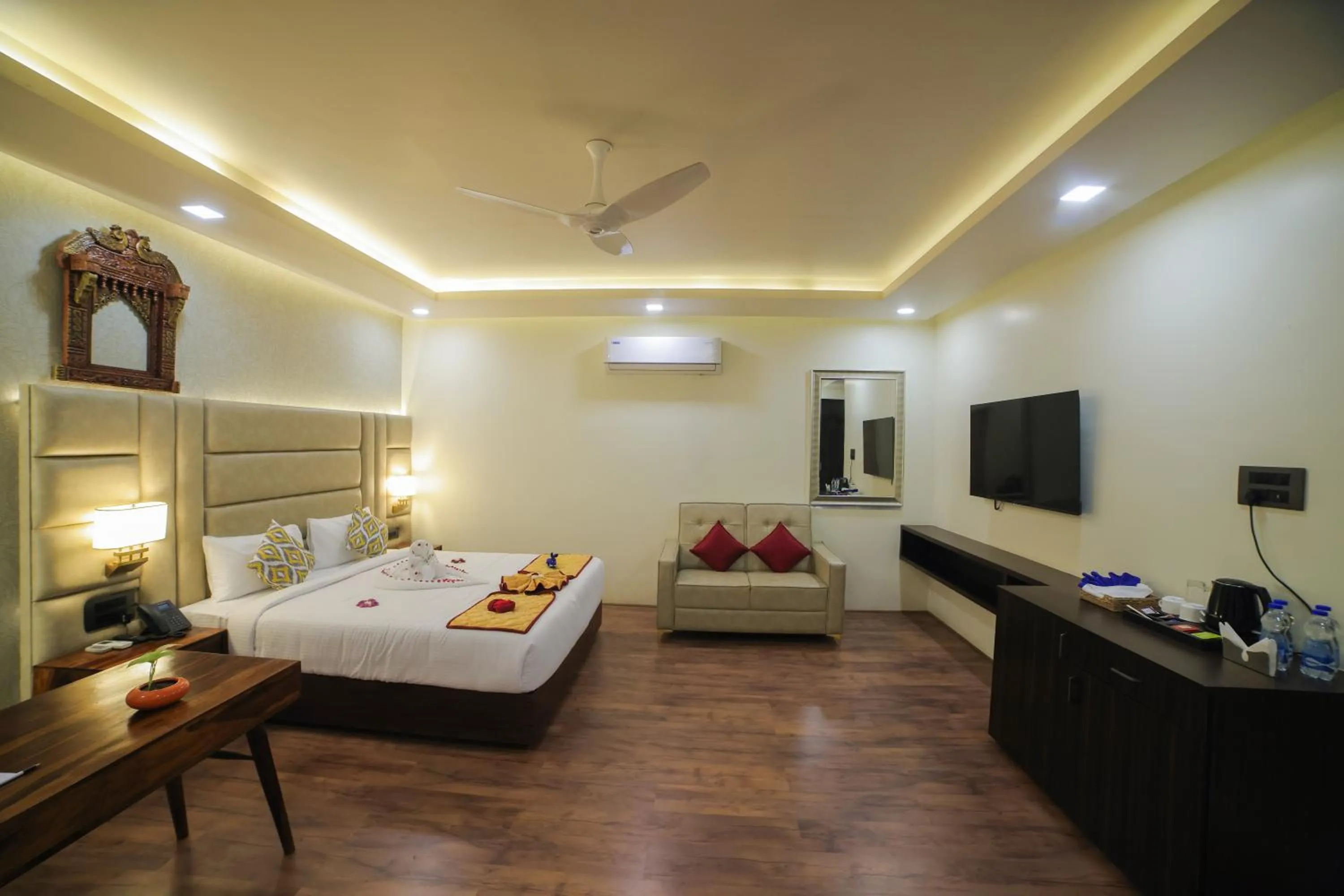 Bedroom, Bed in Lake Valley Resort and Spa Tirupati, 27 kms from Talakona Waterfall