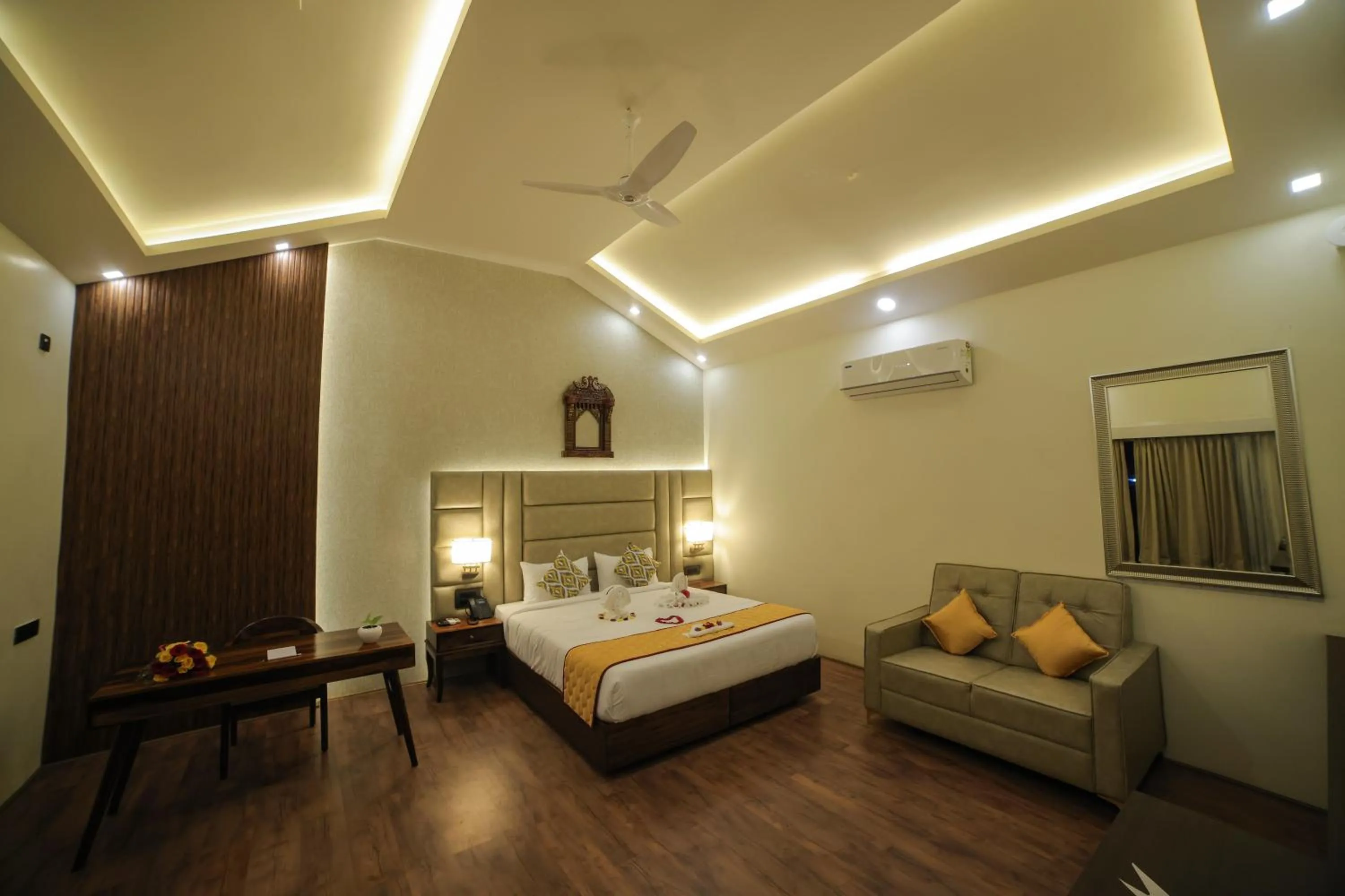 Bedroom, Bed in Lake Valley Resort and Spa Tirupati, 27 kms from Talakona Waterfall