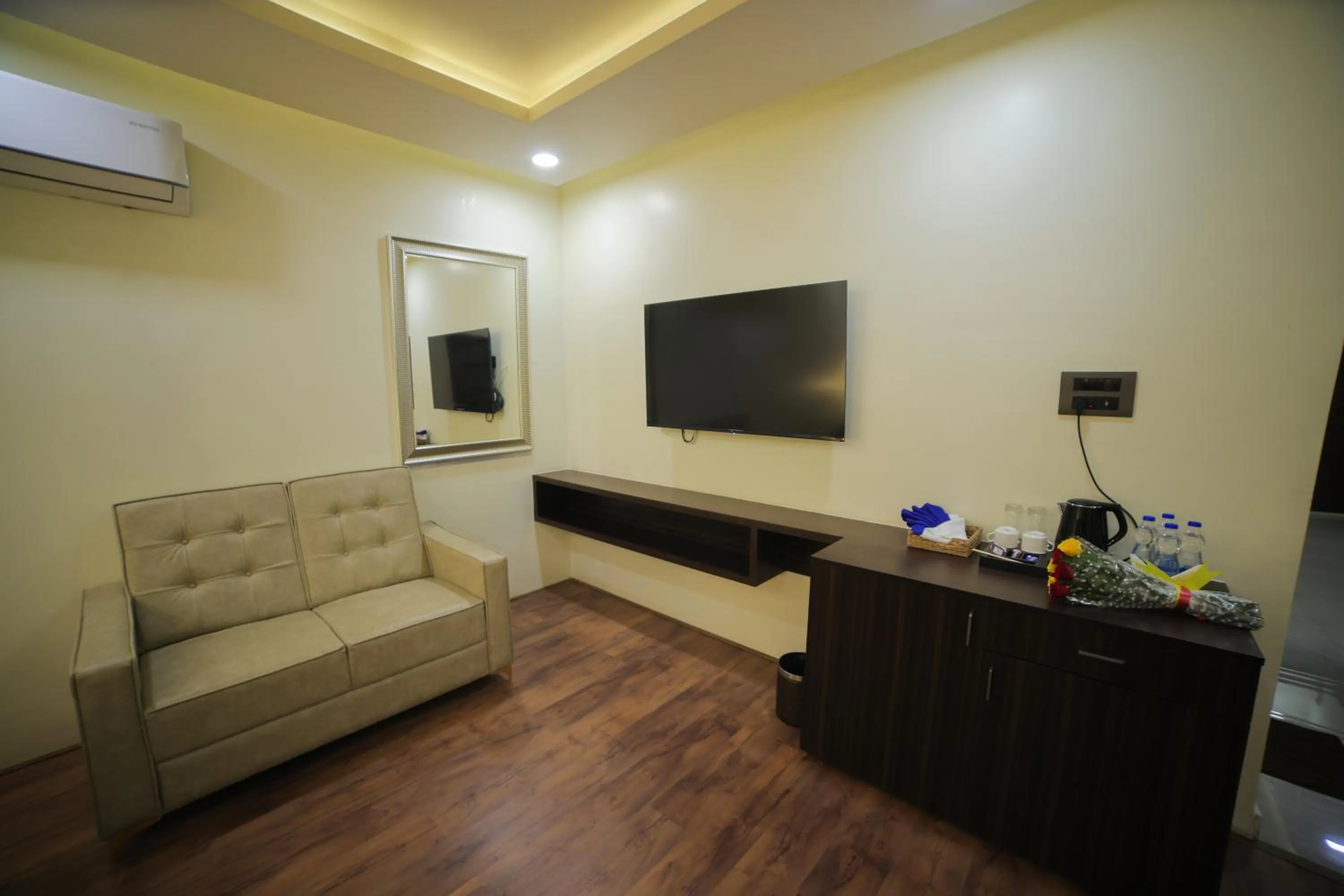Living room in Lake Valley Resort and Spa Tirupati, 27 kms from Talakona Waterfall