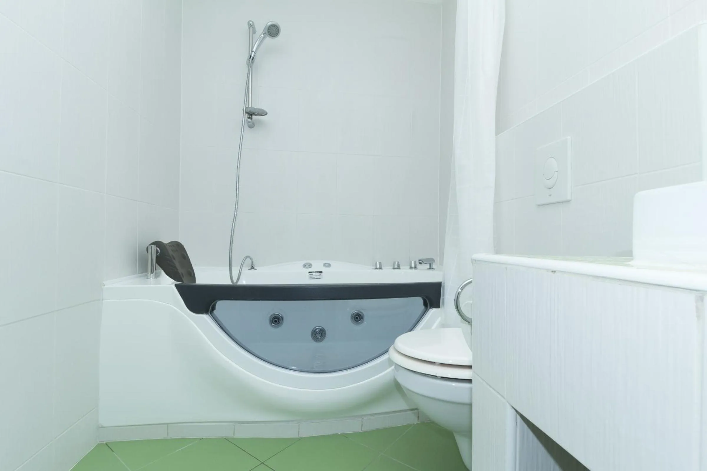 Bathroom in Budapest Bed and Breakfast