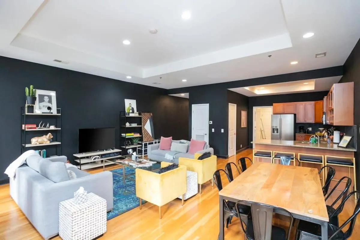 Grand Loft ON THEE Broadway Strip