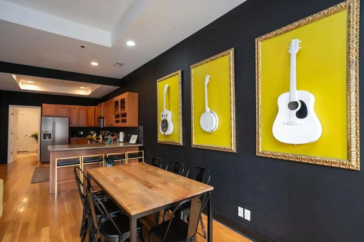 Grand Loft ON THEE Broadway Strip