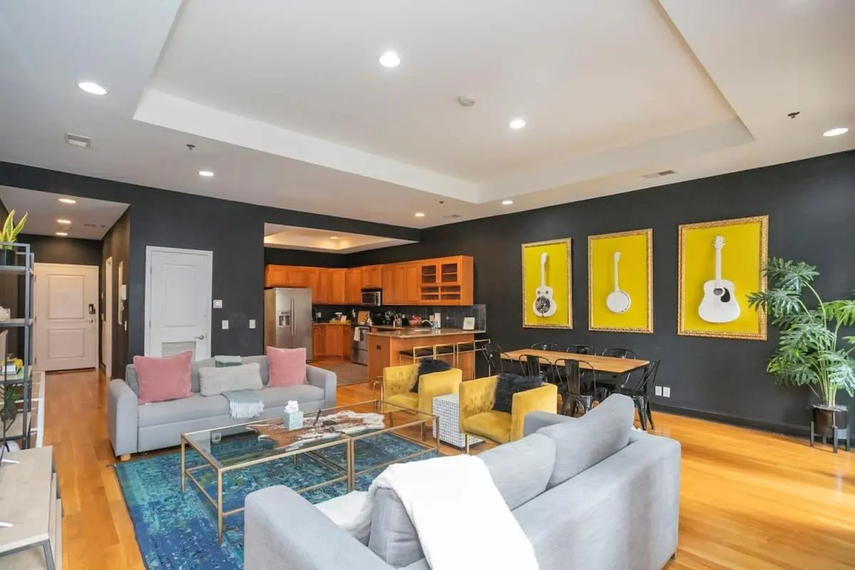 Grand Loft ON THEE Broadway Strip