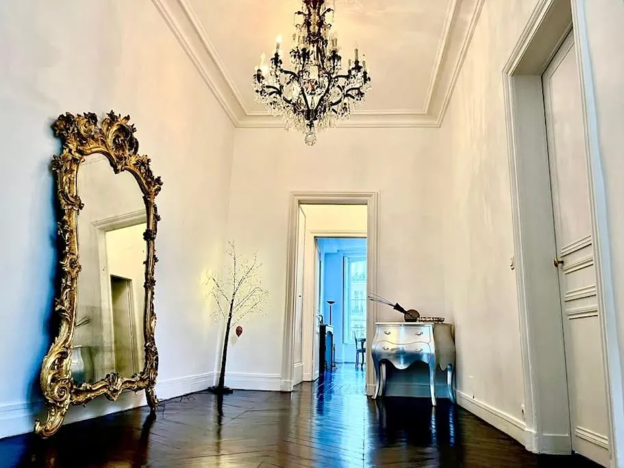Exclusive Suite Parisian Palace