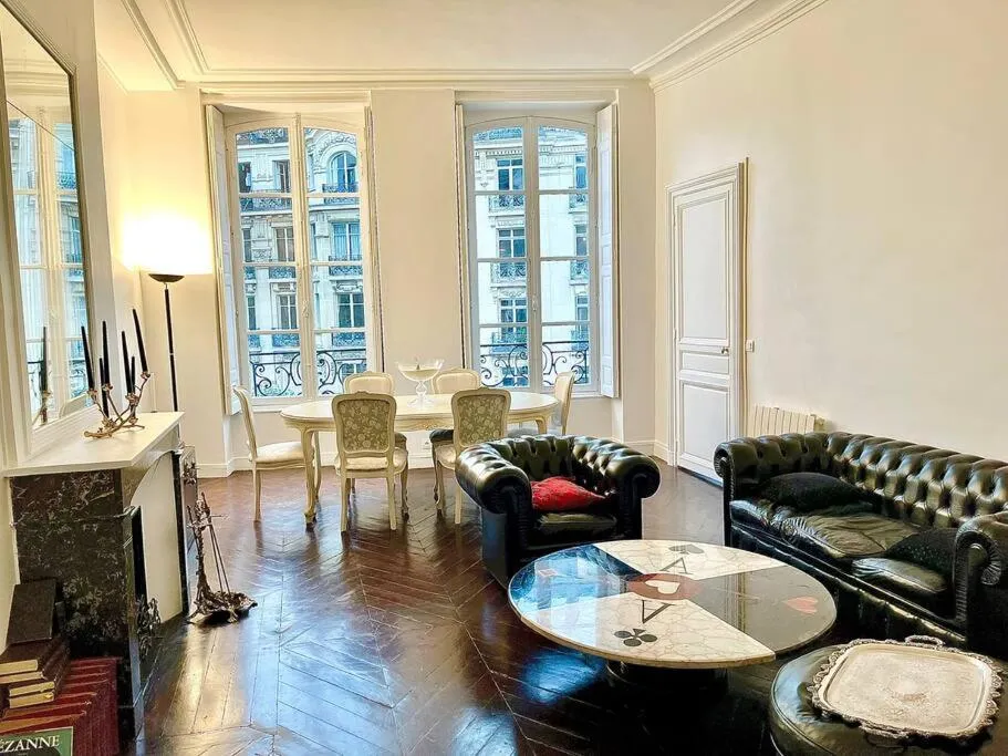Exclusive Suite Parisian Palace