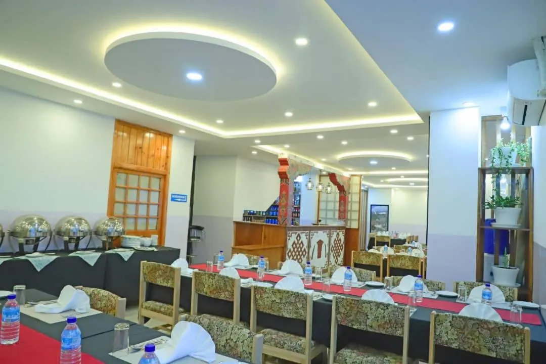 Restaurant/places to eat in The BD Hotel