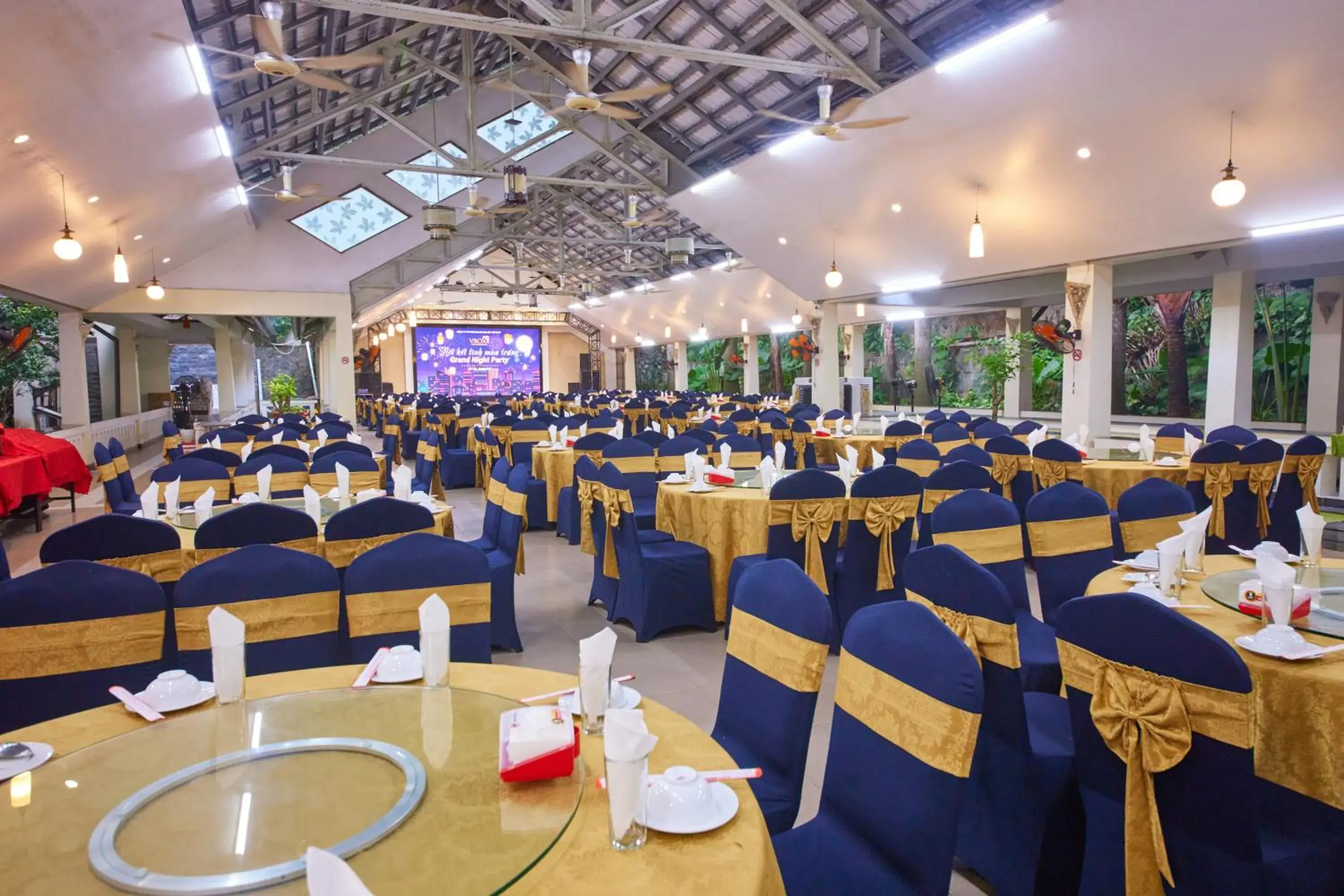 Restaurant/places to eat in Gieng Ngoc Sea moutain View Cat Ba Restaurant/places to eat in Gieng Ngoc Sea moutain View Cat Ba