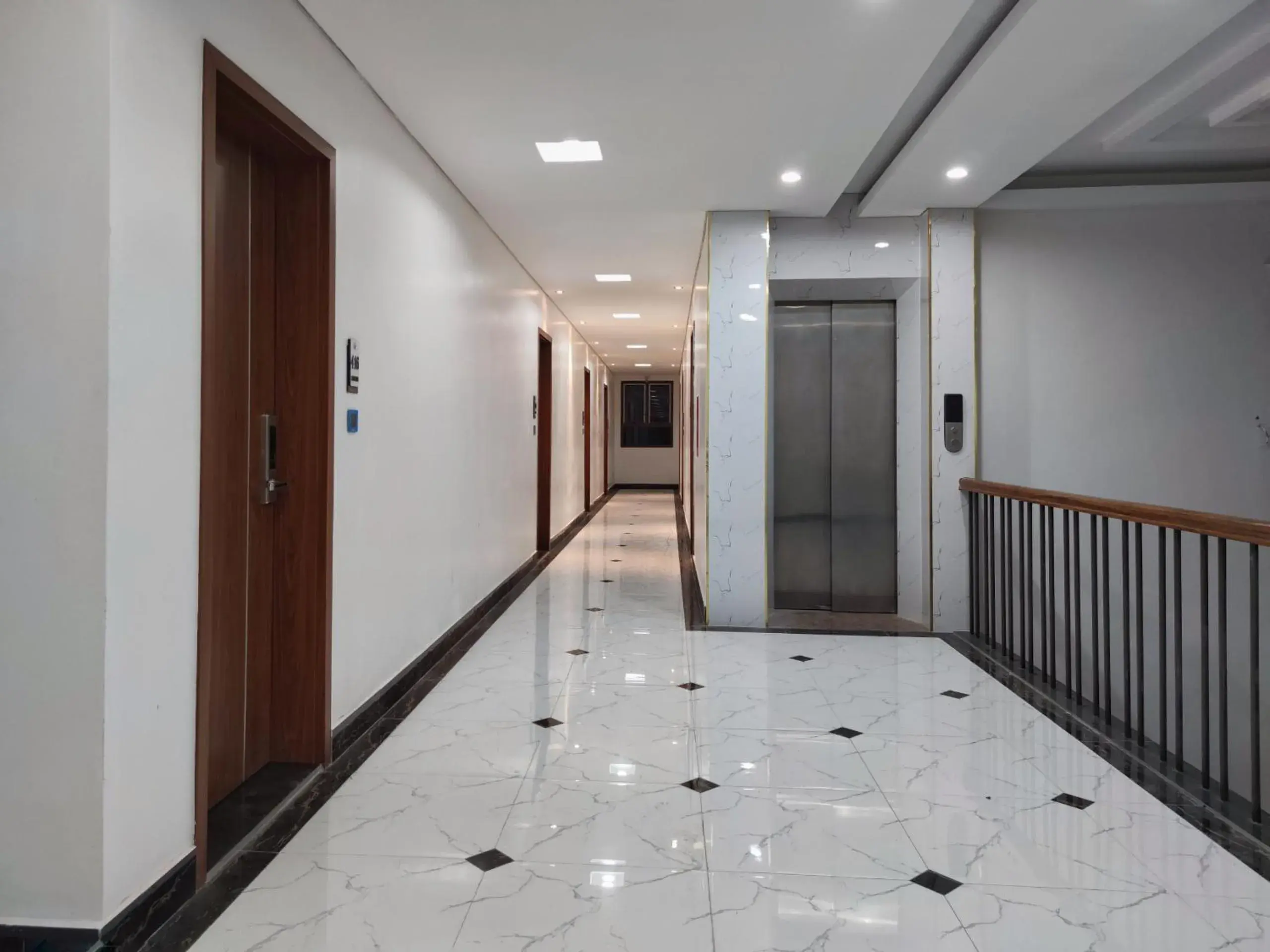 elevator in Gieng Ngoc Sea moutain View Cat Ba elevator in Gieng Ngoc Sea moutain View Cat Ba