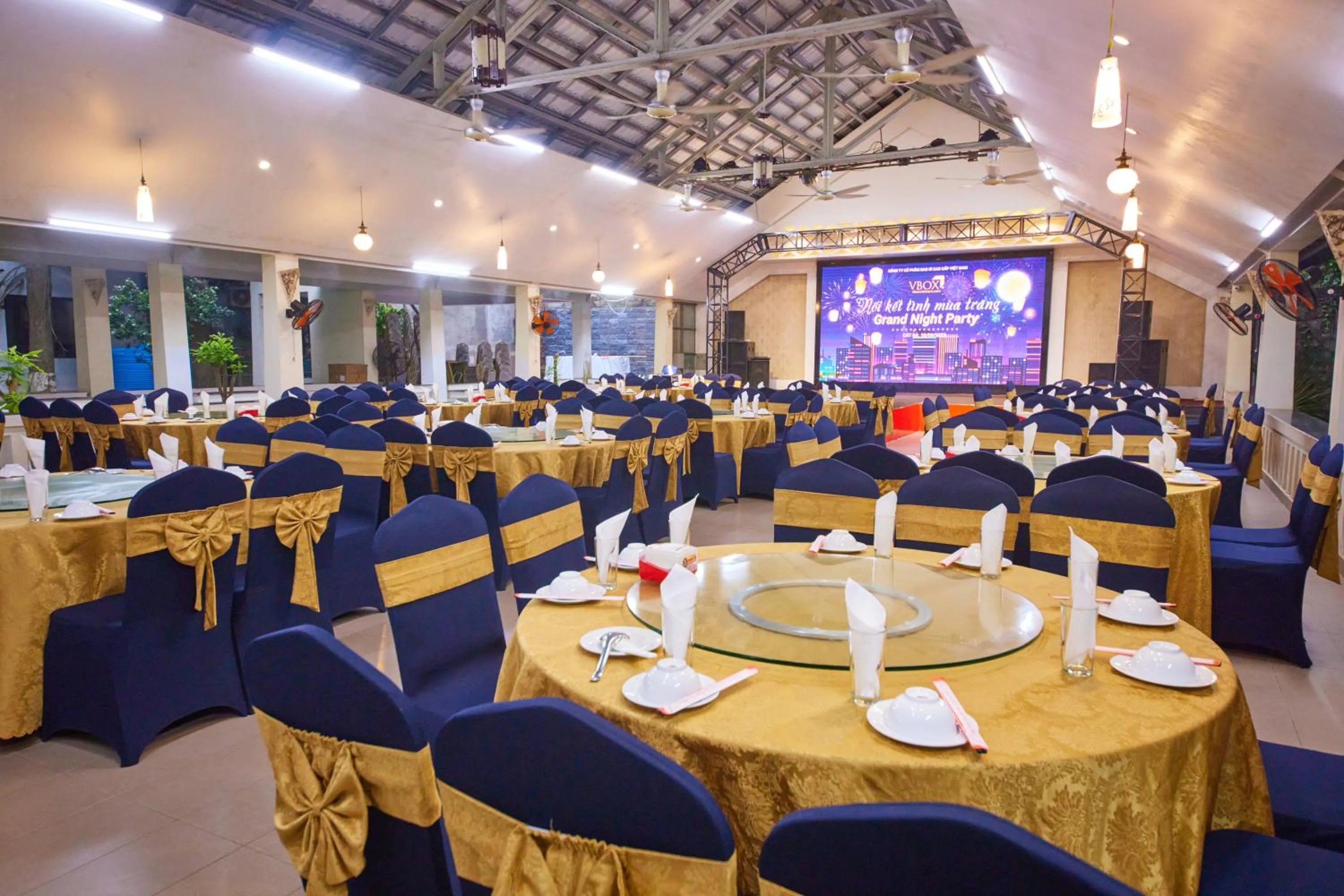 Restaurant/places to eat in Gieng Ngoc Sea moutain View Cat Ba