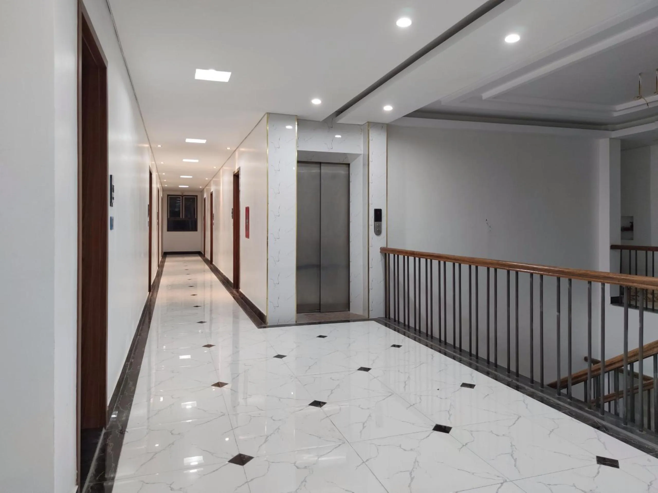 elevator in Gieng Ngoc Sea moutain View Cat Ba