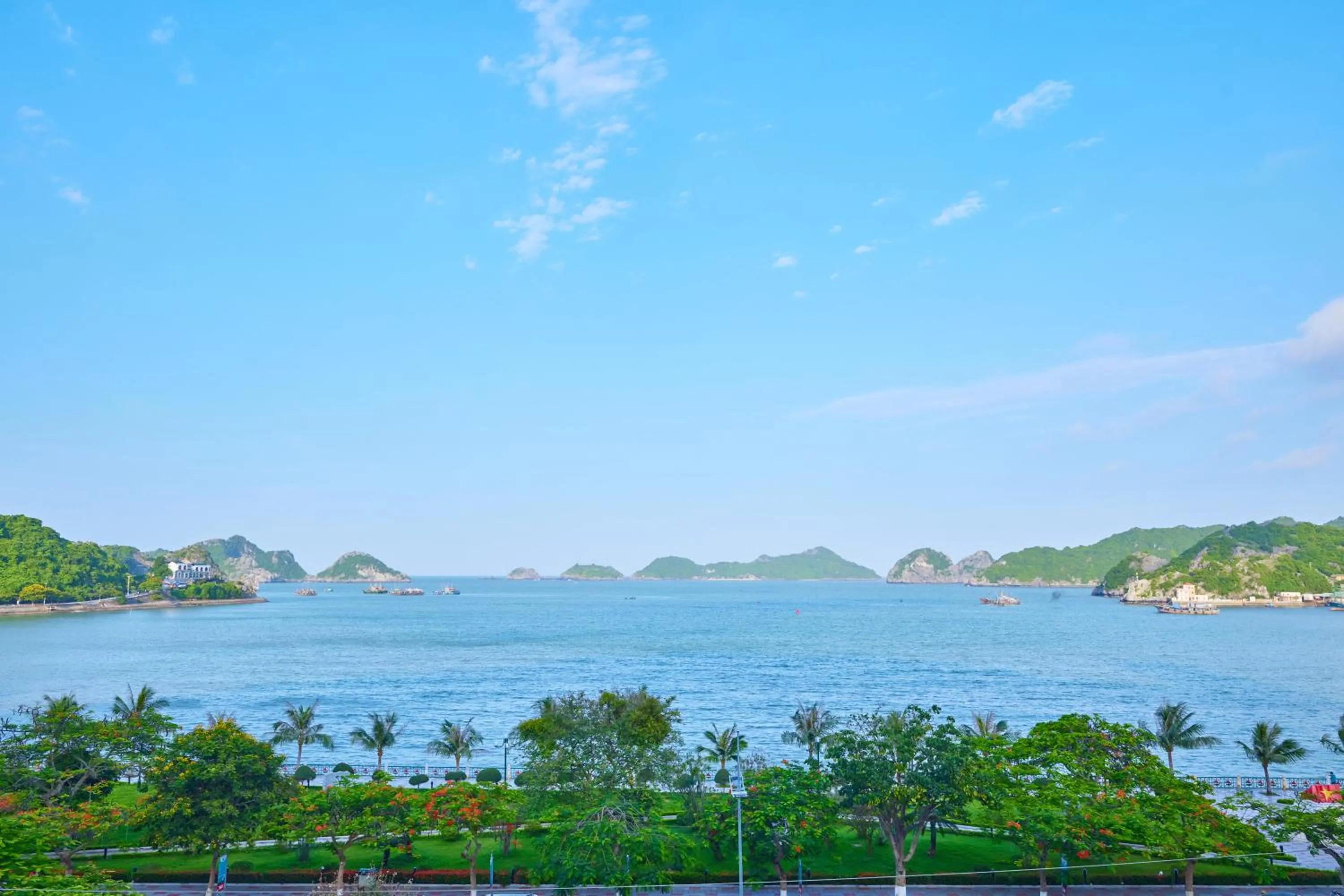 Natural landscape in Gieng Ngoc Sea moutain View Cat Ba