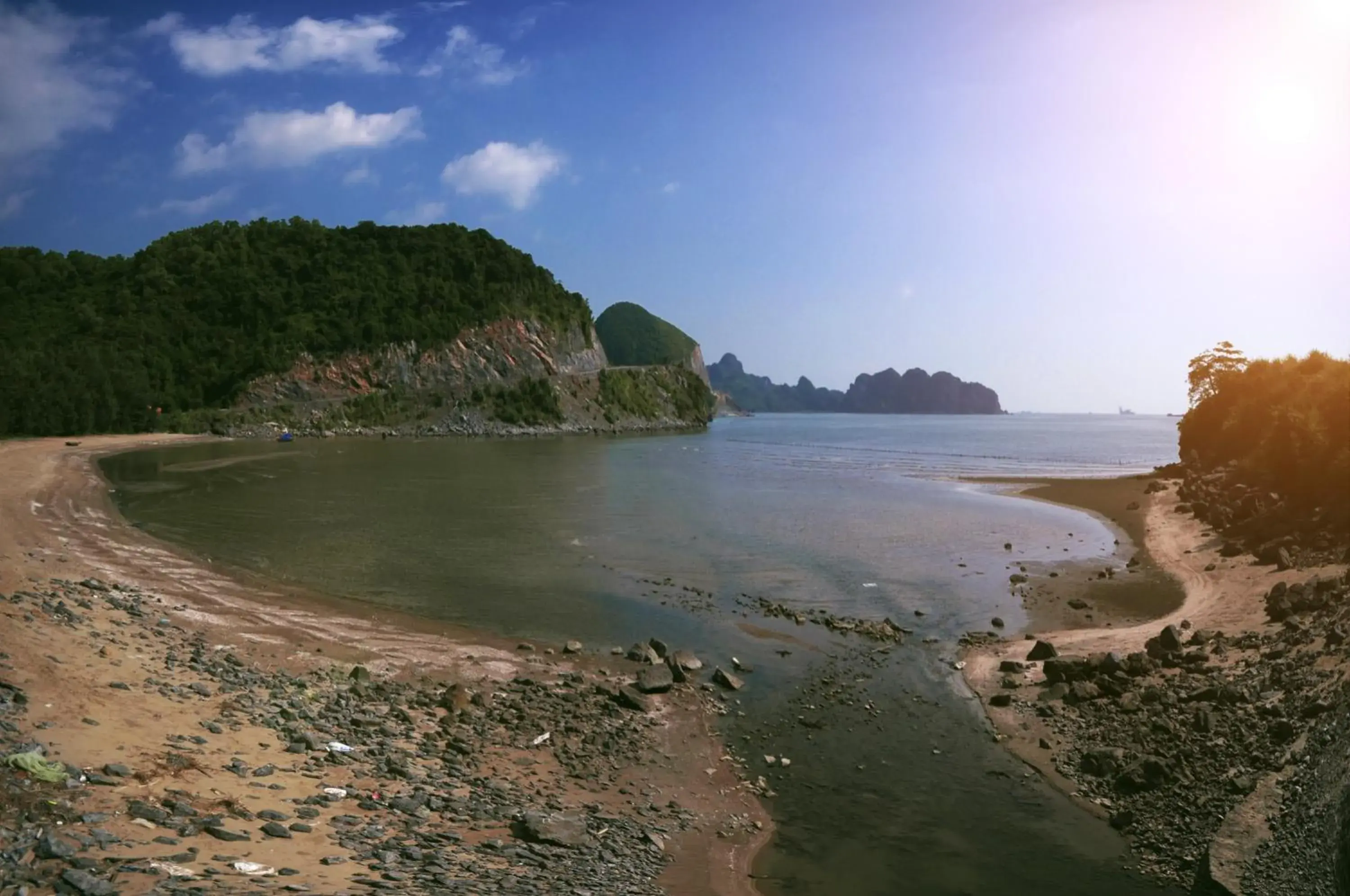 Property building in Gieng Ngoc Sea moutain View Cat Ba Property building in Gieng Ngoc Sea moutain View Cat Ba