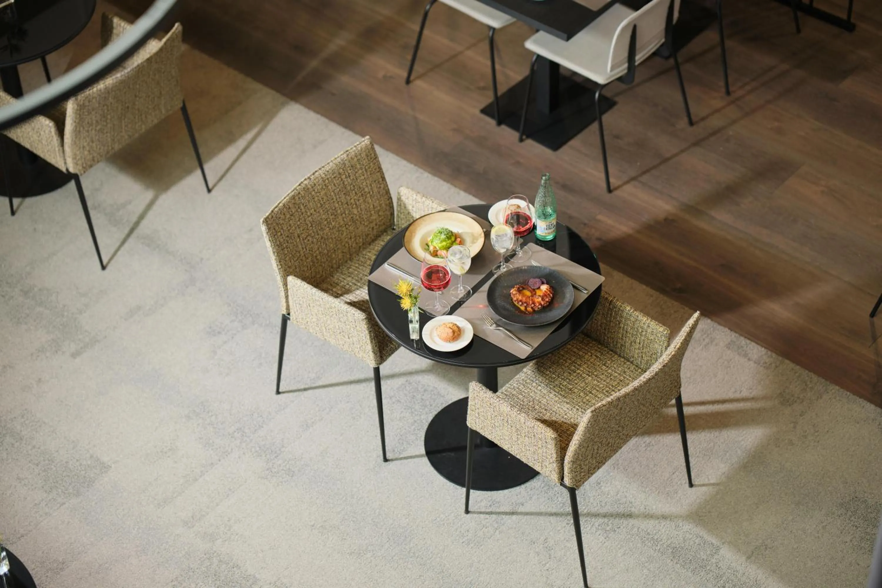 Restaurant/places to eat in 1881 Madrid Ventas Hotel