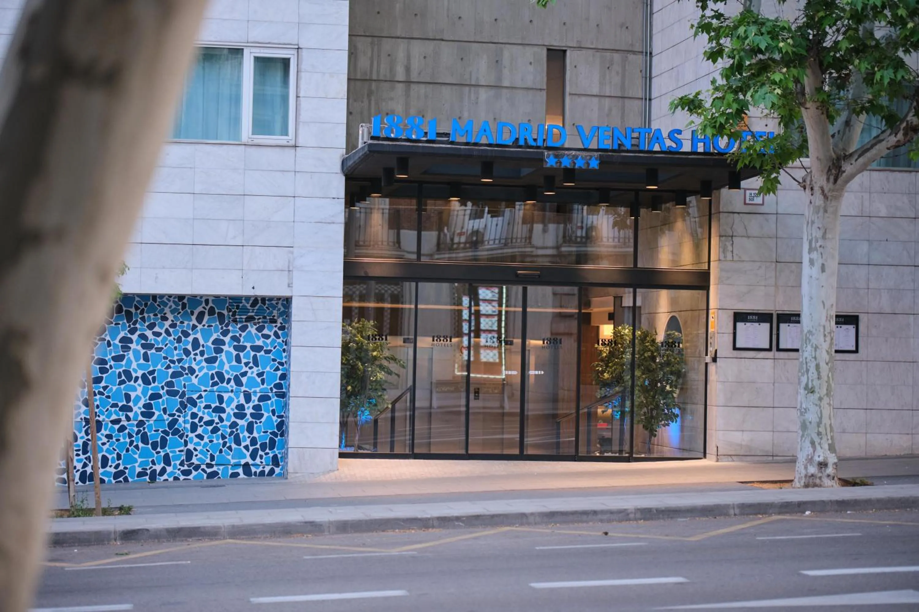 Property building in 1881 Madrid Ventas Hotel