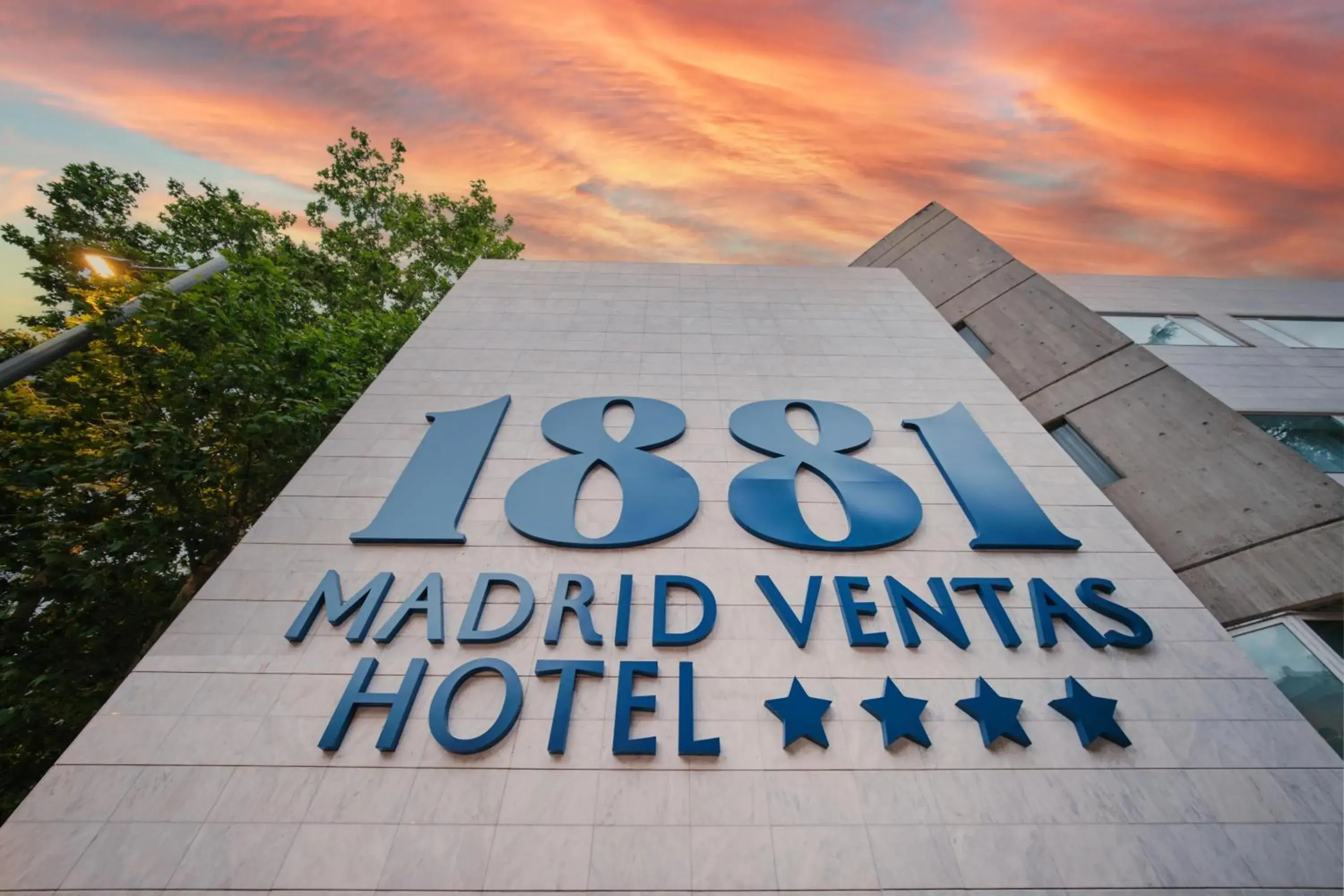 Property building in 1881 Madrid Ventas Hotel Property building in 1881 Madrid Ventas Hotel