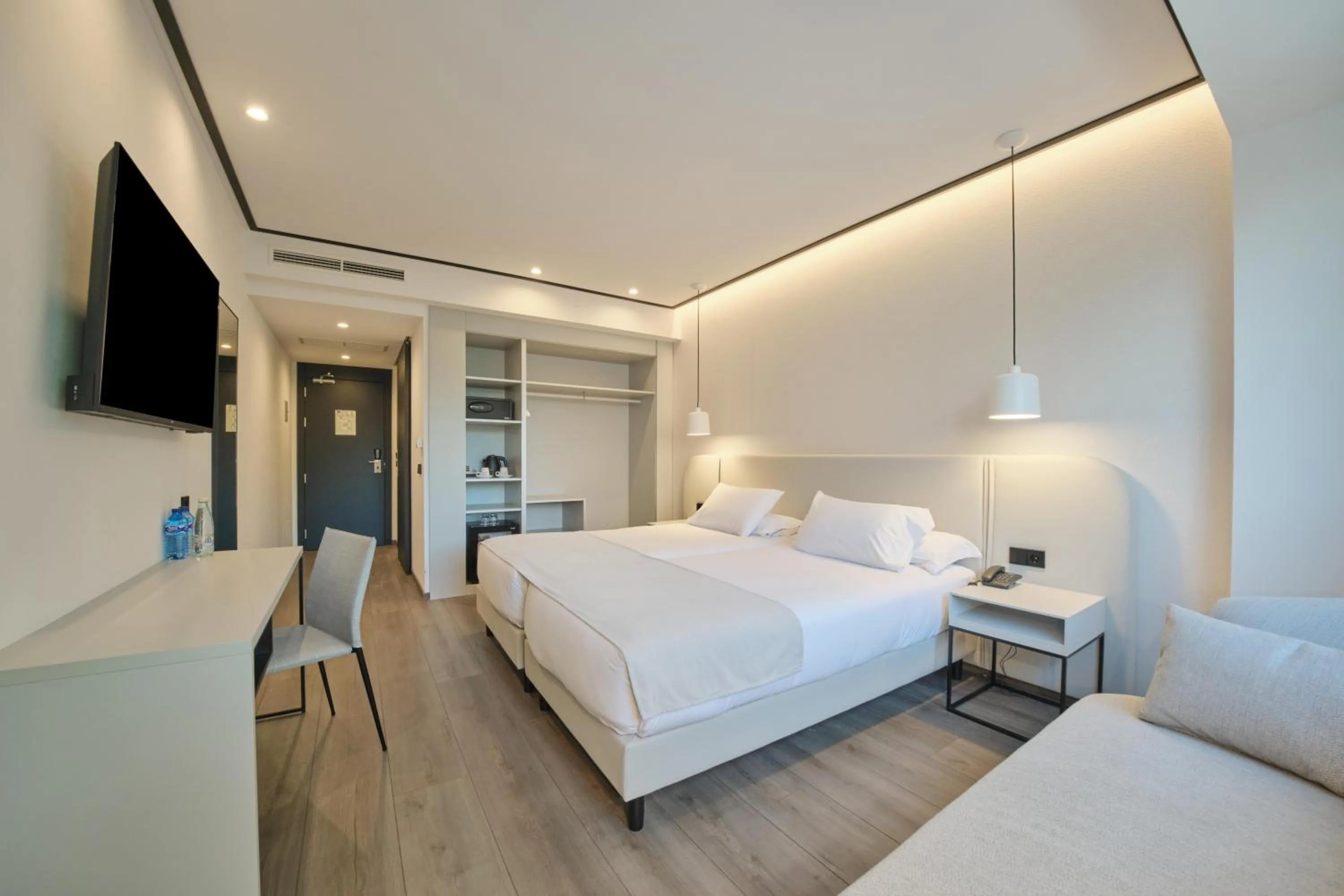 Photo of the whole room, Bed in 1881 Madrid Ventas Hotel