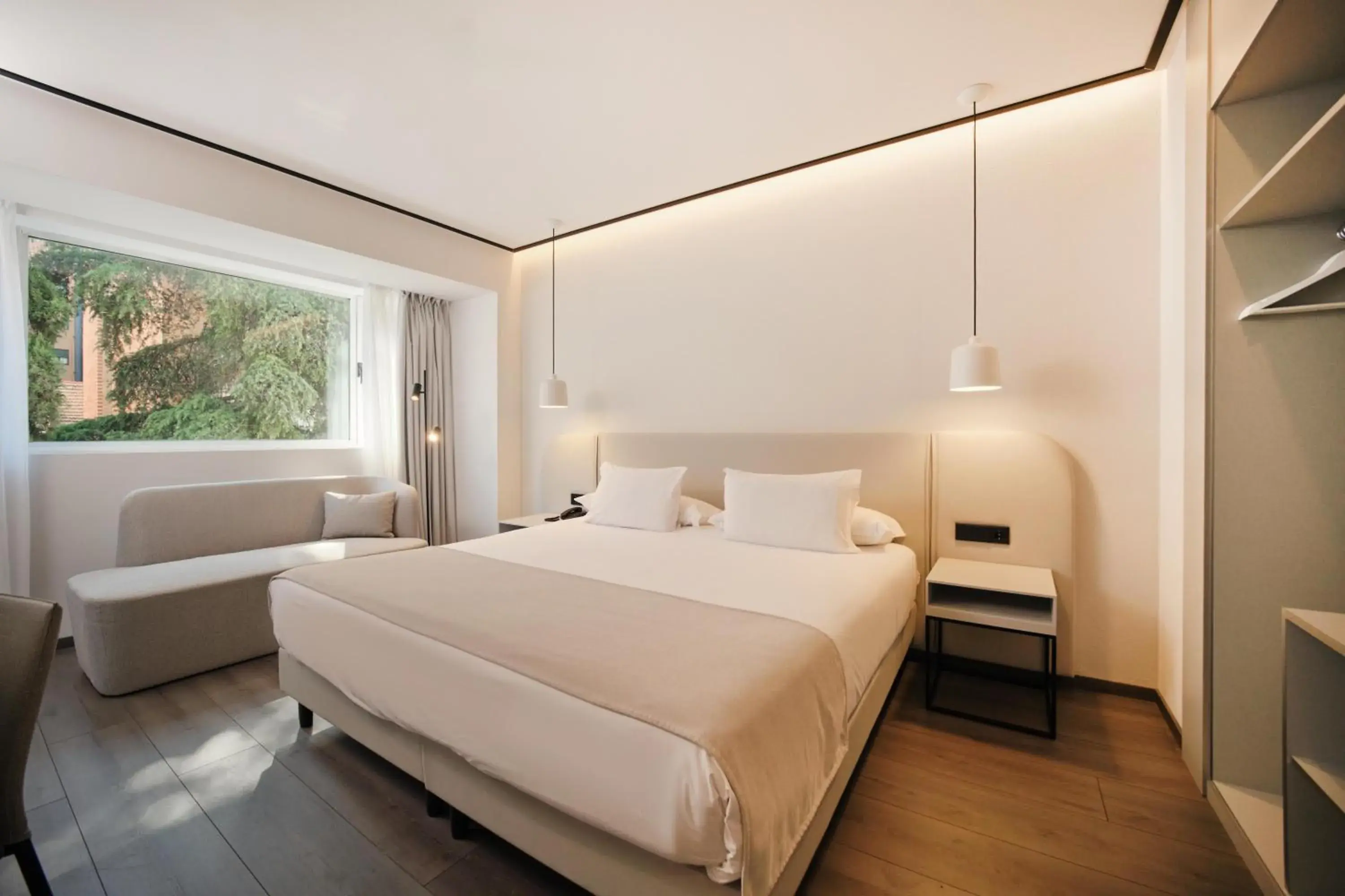 Photo of the whole room, Bed in 1881 Madrid Ventas Hotel Photo of the whole room, Bed in 1881 Madrid Ventas Hotel