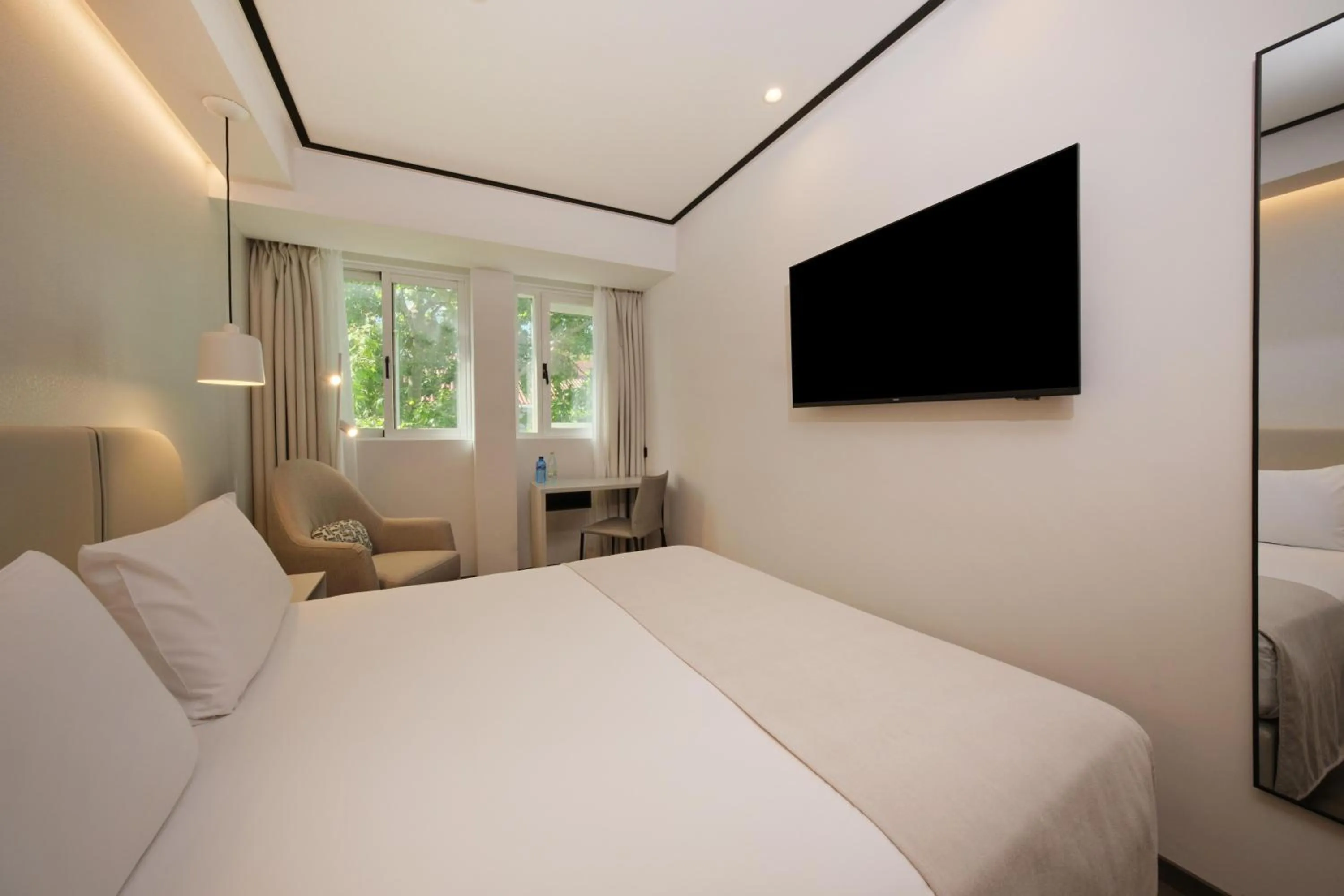 Photo of the whole room, Bed in 1881 Madrid Ventas Hotel