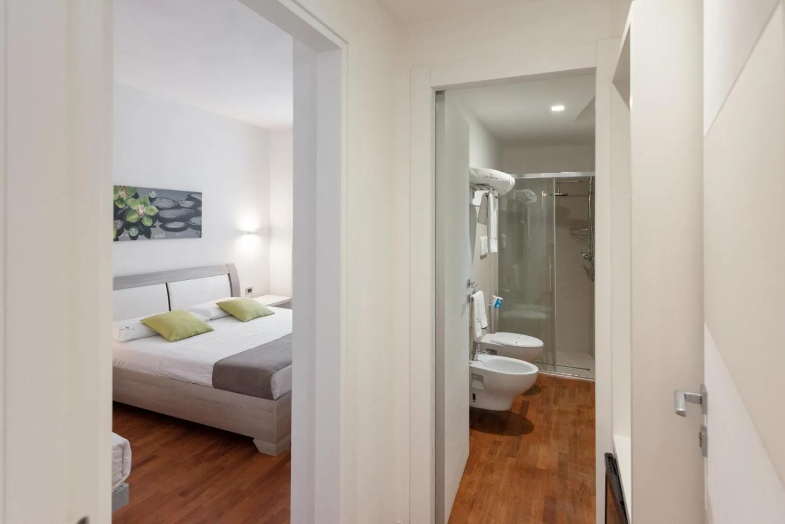 Photo of the whole room, Bed in B&B White con Parcheggio Privato