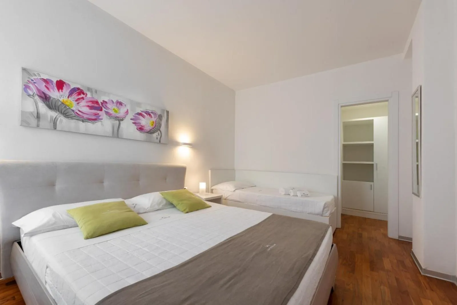 Photo of the whole room, Bed in B&B White con Parcheggio Privato