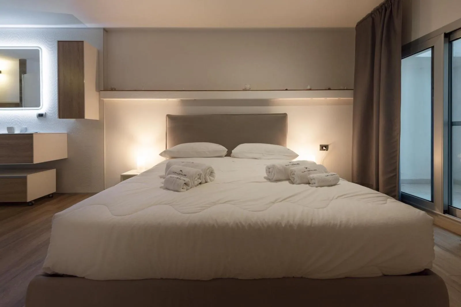 Photo of the whole room, Bed in B&B White con Parcheggio Privato