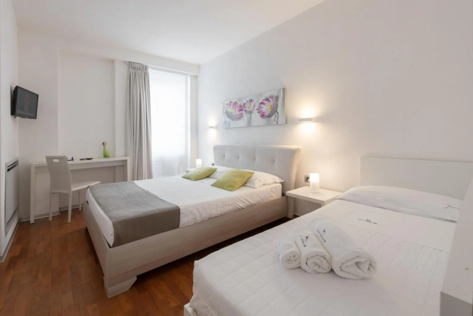 Photo of the whole room, Bed in B&B White con Parcheggio Privato