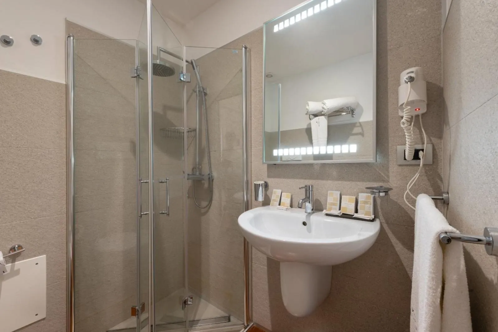 Bathroom in B&B White con Parcheggio Privato